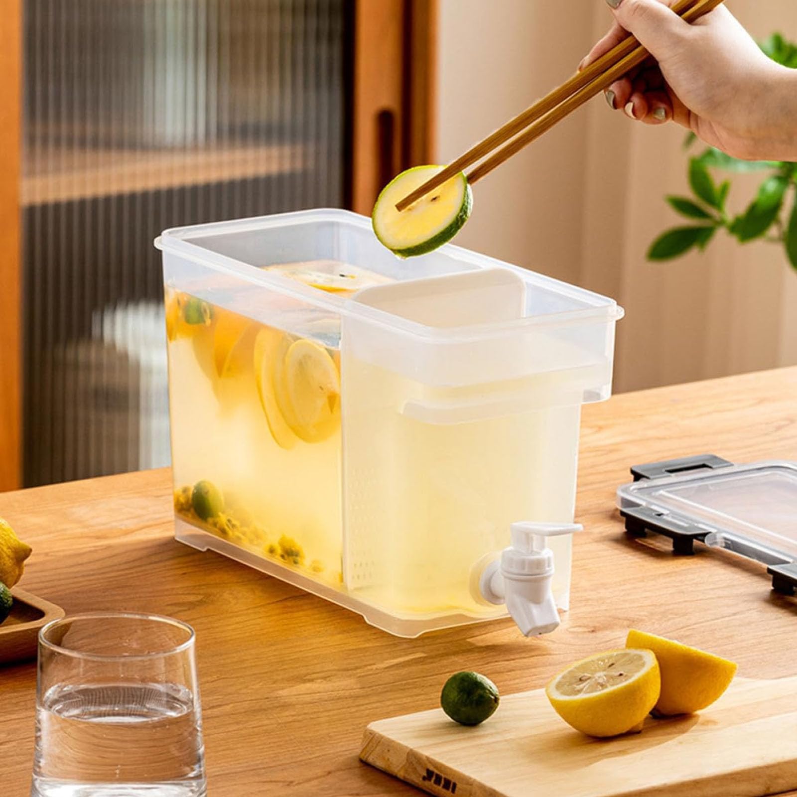 Duży plastikowy pojemnik na napoje, 3,5 l, dozownik napojów na imprezy, sok/mrożona herbata/napój gazowany z filtrem i przegrodą, do dozownika soku/herbaty / napojów gazowanych przezroczysta lemoniada