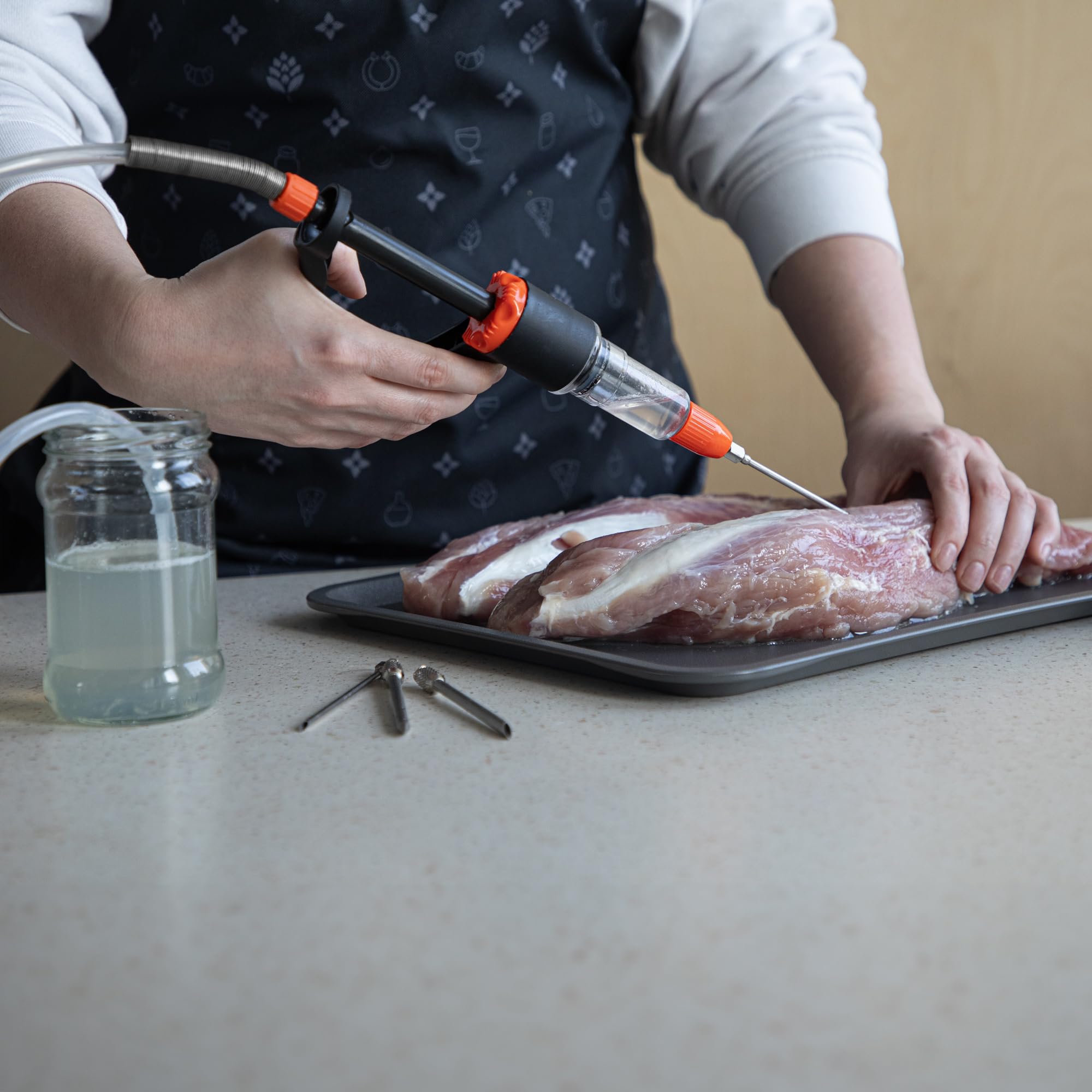 BROWIN Siringa per Carne Semiautomatica con Set di Aghi e Tubo Flessibile per Marinare Arrosto