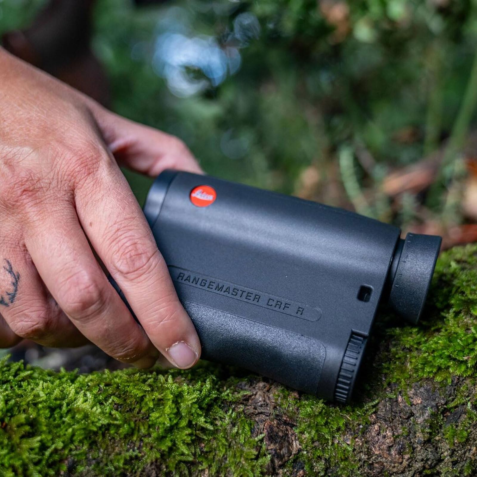 Leica Rangemaster CRF - Telemetro laser CRF, durevole, compatto, ergonomico, leggero, resistente alle intemperie, per la misurazione della distanza all'aperto, per caccia, CRF-R