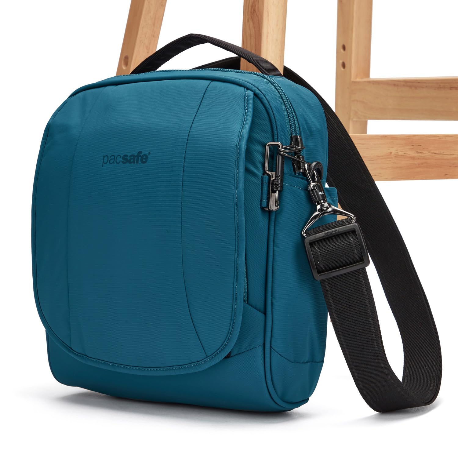 Pacsafe LS200 Crossbody - Anti-Diebstahl-Umhängetasche aus ECONYL