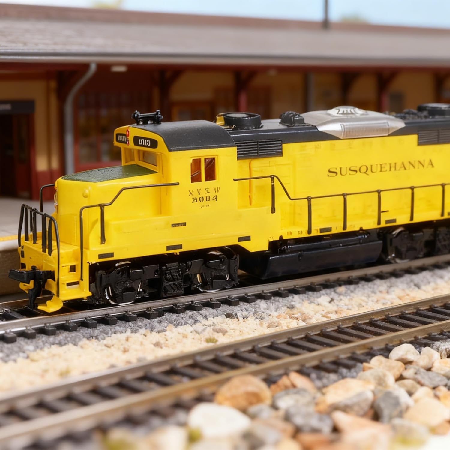 HO Scale GP 20 Diesel Locomotive Engine Susquehanna NYSW 2064, CNC Machined Metal Chassis, 14V Ready, Copper Wheels, Installed Knuckle Couplers, Historic Turbocharged GP 20 Design Engine Only