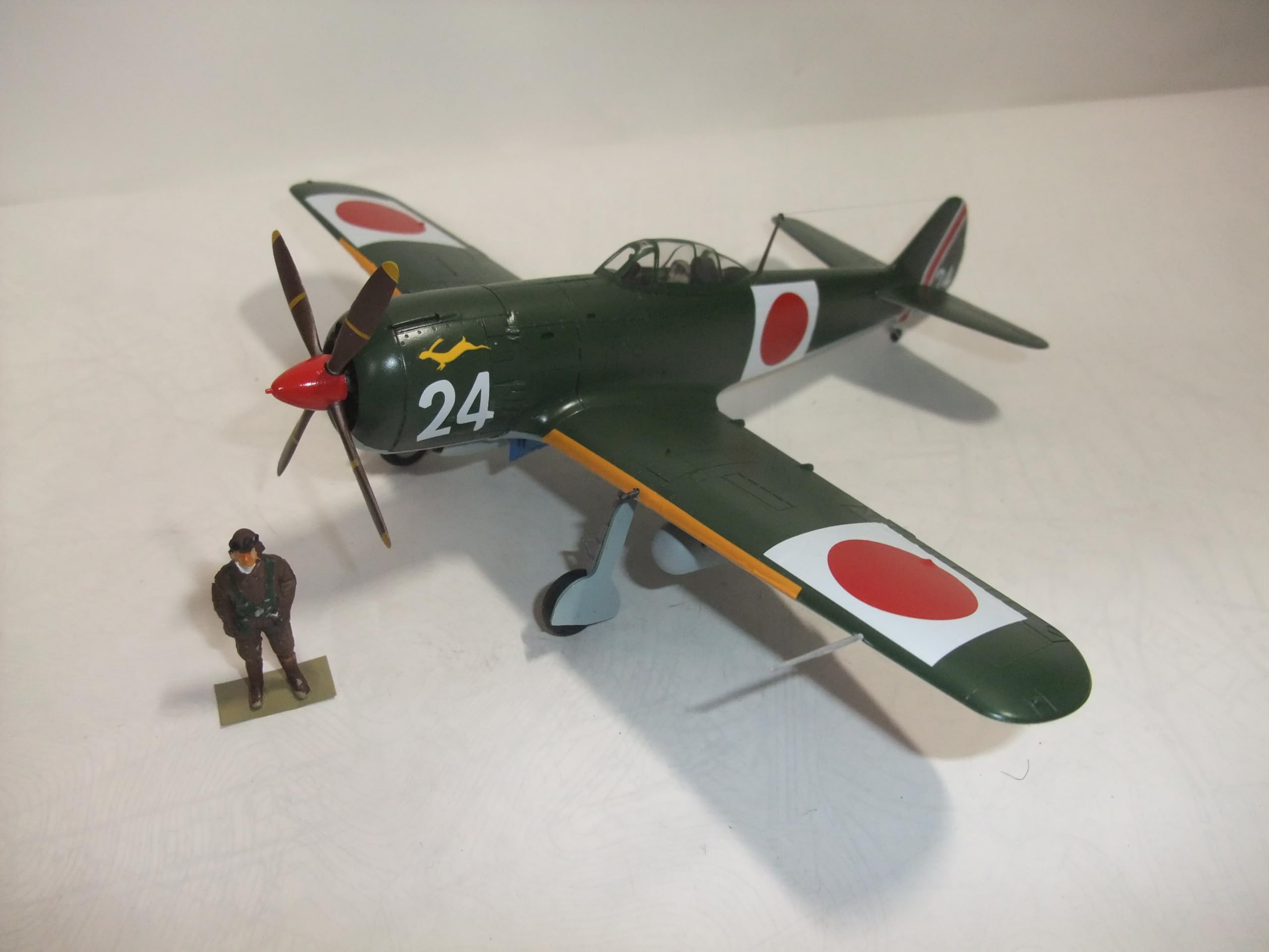 Amazon.co.jp: 完成品 日本陸軍四式戦闘機 疾風【はやて】 48分1 