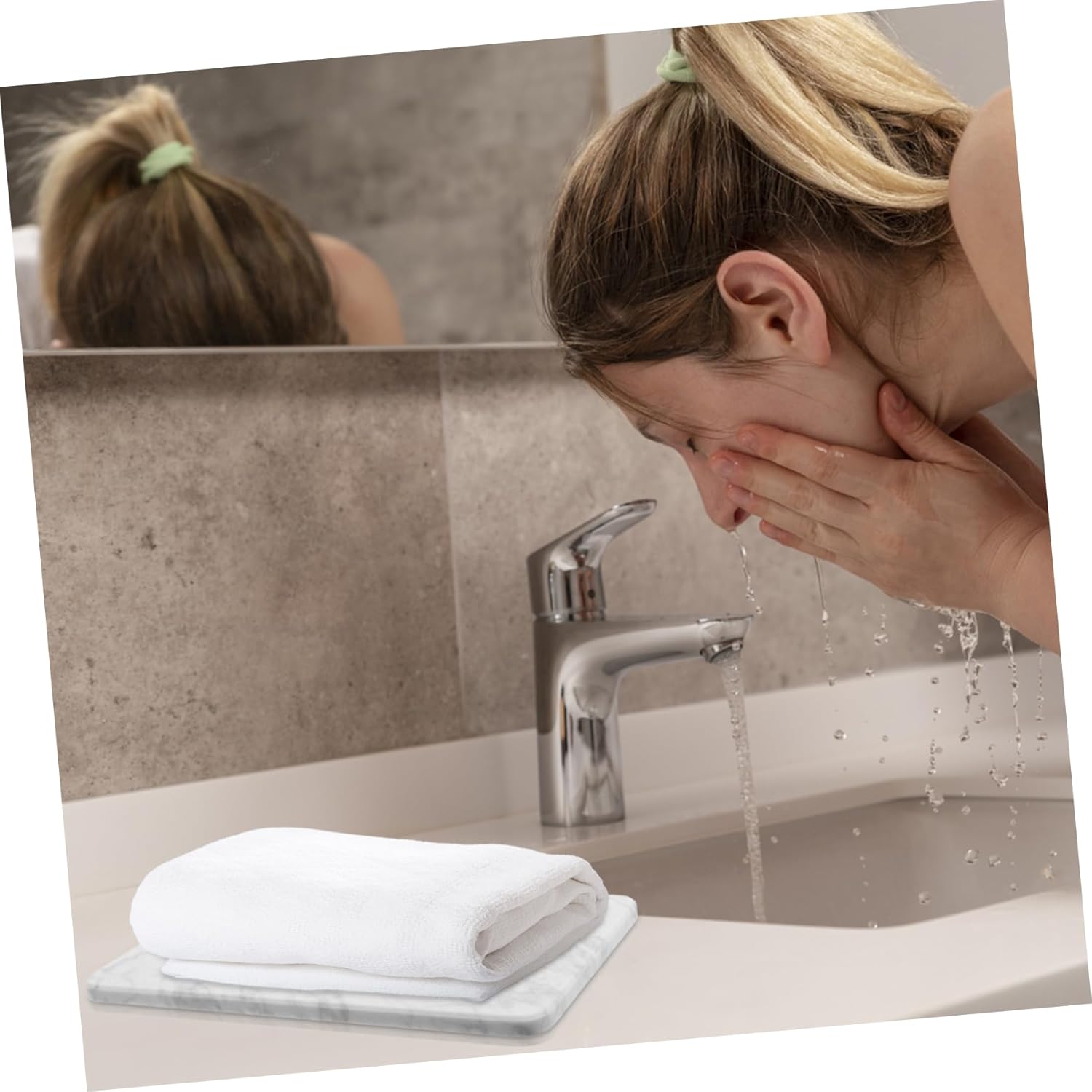 Amosfun Natural Marble Tray Elegant Round White Marble Vanity Tray for Bathroom Kitchen Dresser Non-Slip Pads for Organizing Skincare Jewelry and Perfume
