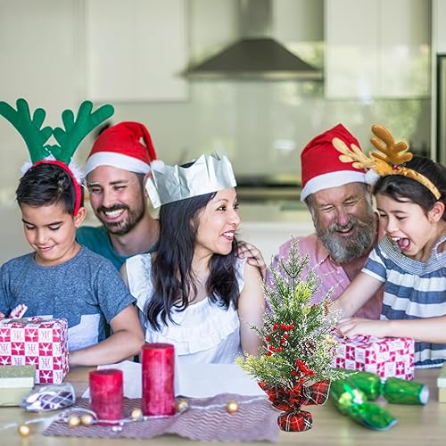 Miniatura 7 de CCINEE Mini árbol de Navidad de 16 pulgadas, pequeño árbol artificial de mesa de Navidad, decorado con conos de pino y racimos de bayas para