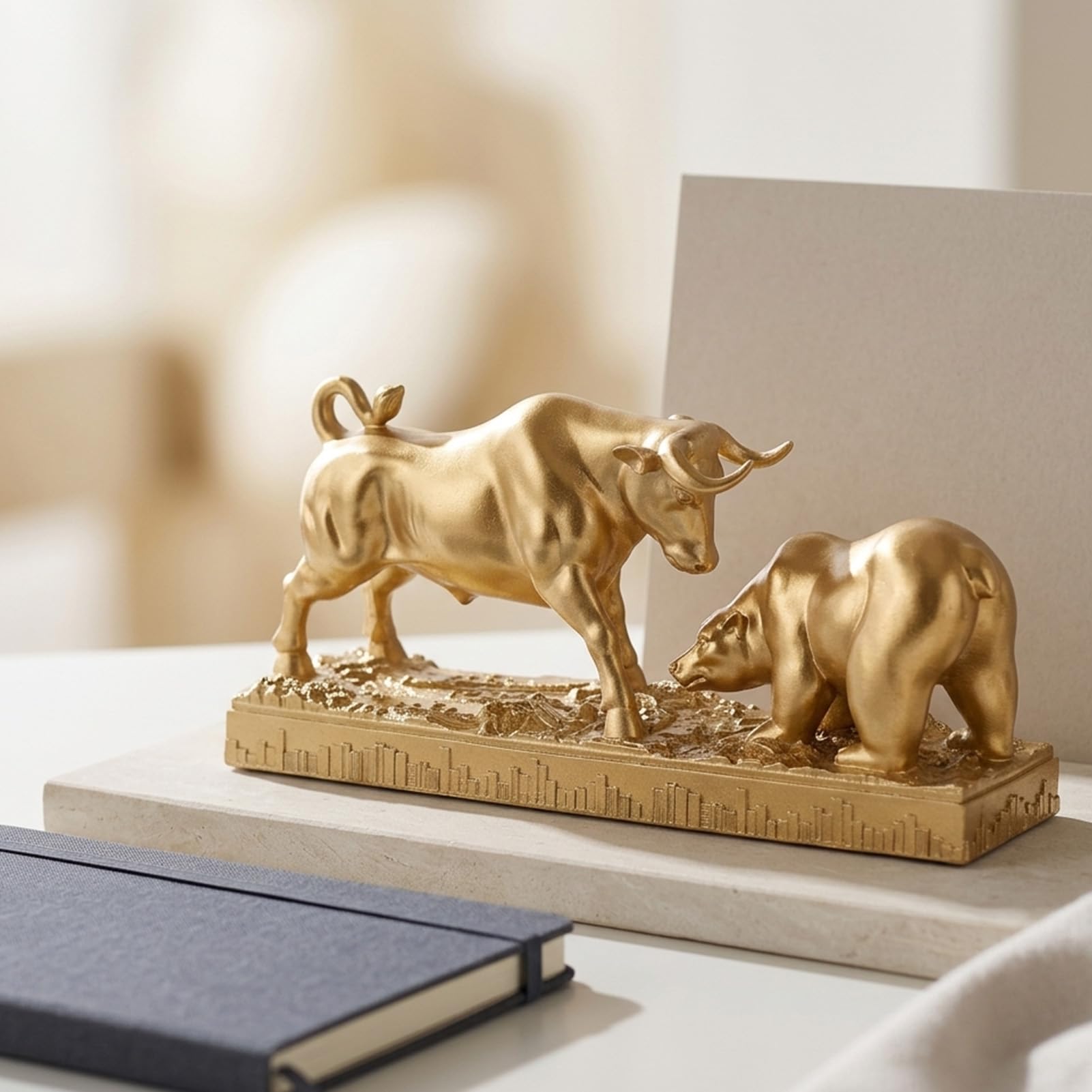 orenm Statue de taureau et ours pour bureau, sculpture de Wall Street Finance, décoration de marché boursier en résine, cadeau pour investisseurs et commerçants (doré)