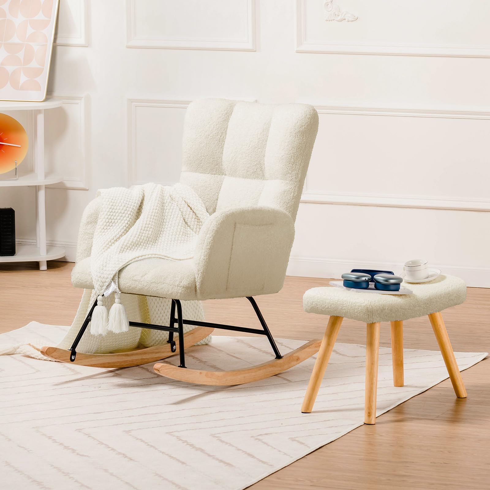 COMHOMA Fauteuil à Bascule, Fauteuil de Relaxation, avec accoudoirs, en Peluche Peluche, Charge maximale : 150 kg, Chaise Longue de Jardin pour Chambre, Beige avec Repose-Pieds