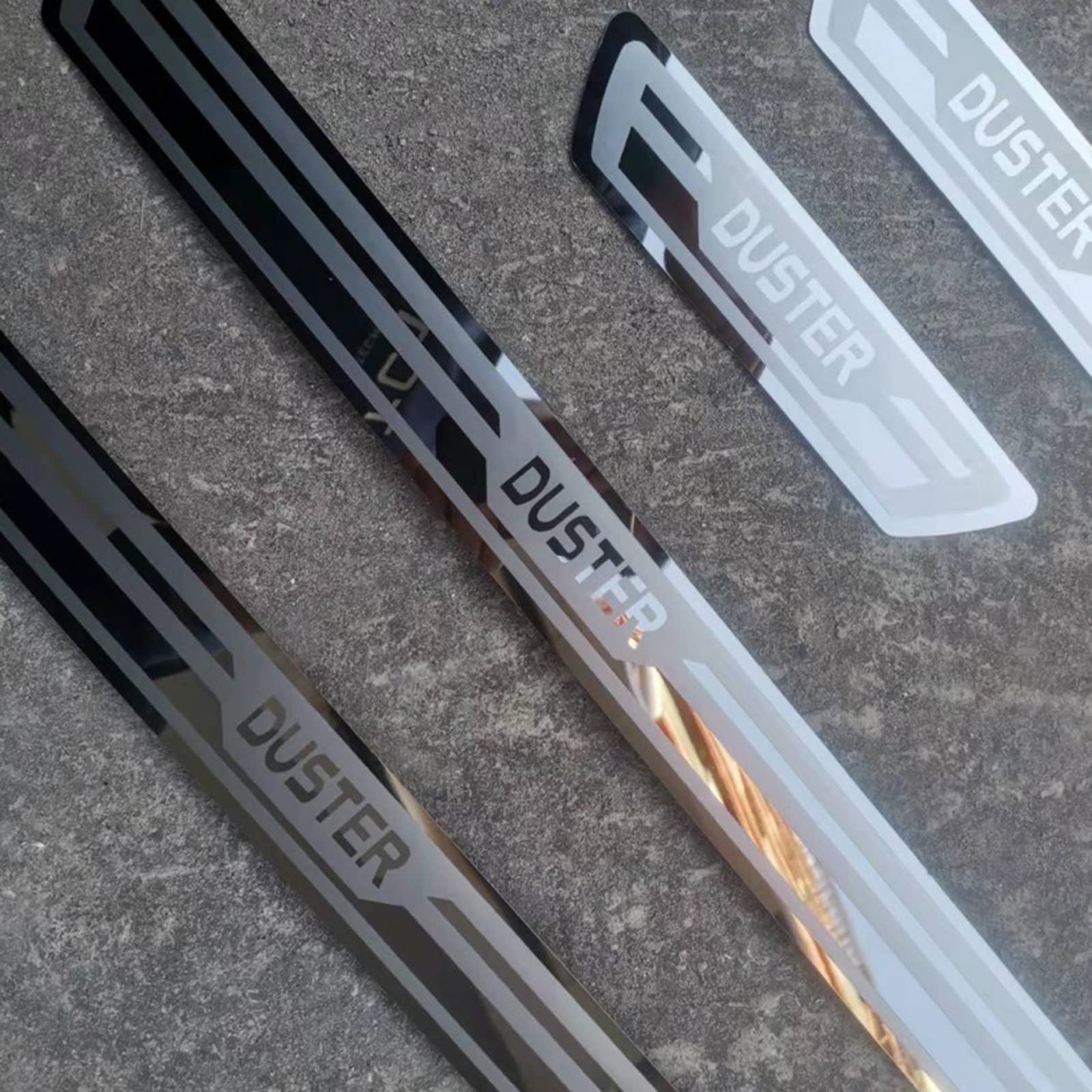 EAGLEG 4 Pezzi Acciaio Inox Battitacco per Auto Sticker, per Ren-Ault Dacia Duster, Esterno Battitacco Protezione Plates Anti-Graffio Scuff Adesivi Decorativi Accessori,Silver
