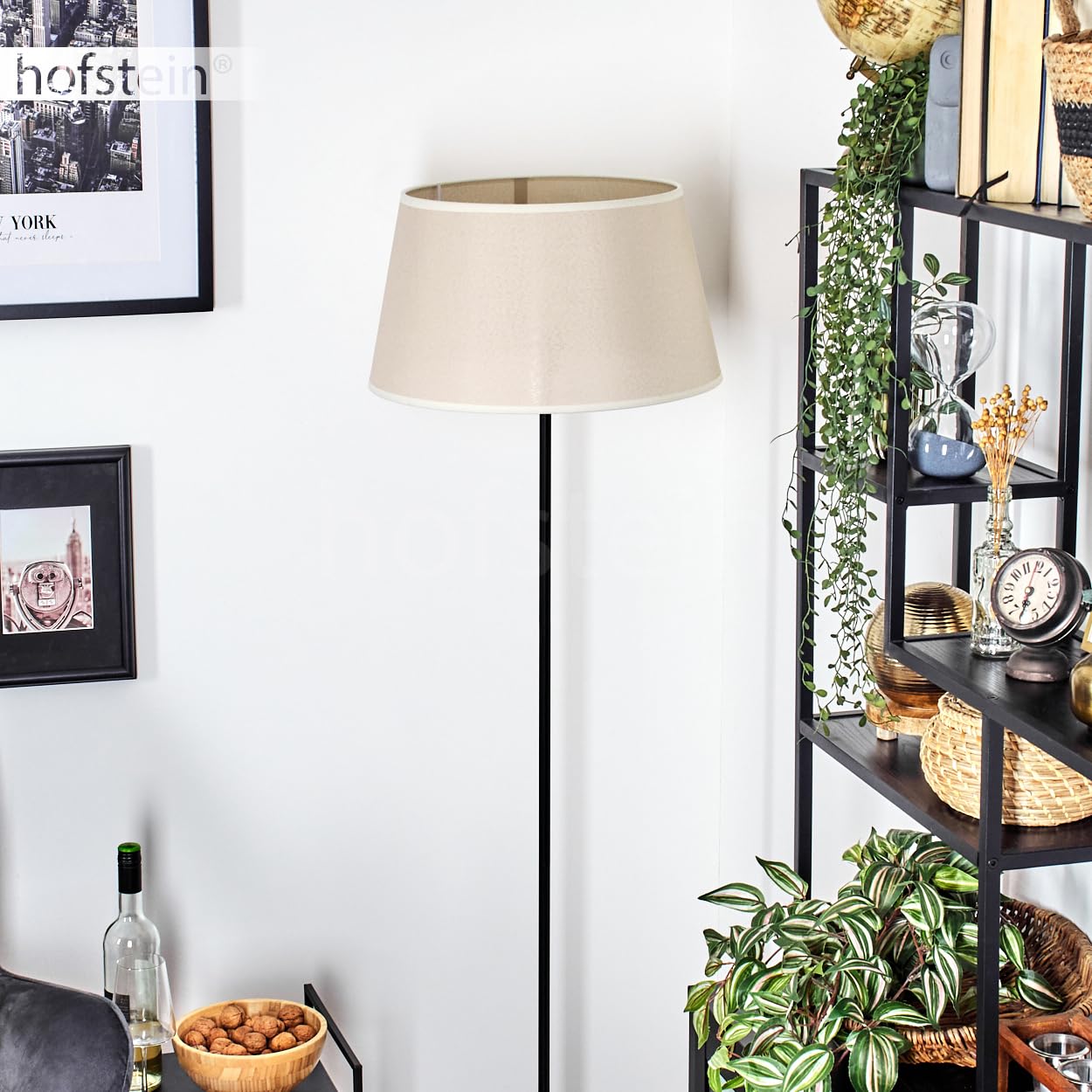 Stehleuchte Bassagoda, Stehlampe aus Metall/Stoff in Schwarz/Beige/Weiß, Leuchte im skandinavischen Design mit rundem Schirm (Ø 45 cm) u. Fußschalter, 154,5 cm, 1 x E27, ohne Leuchtmittel
