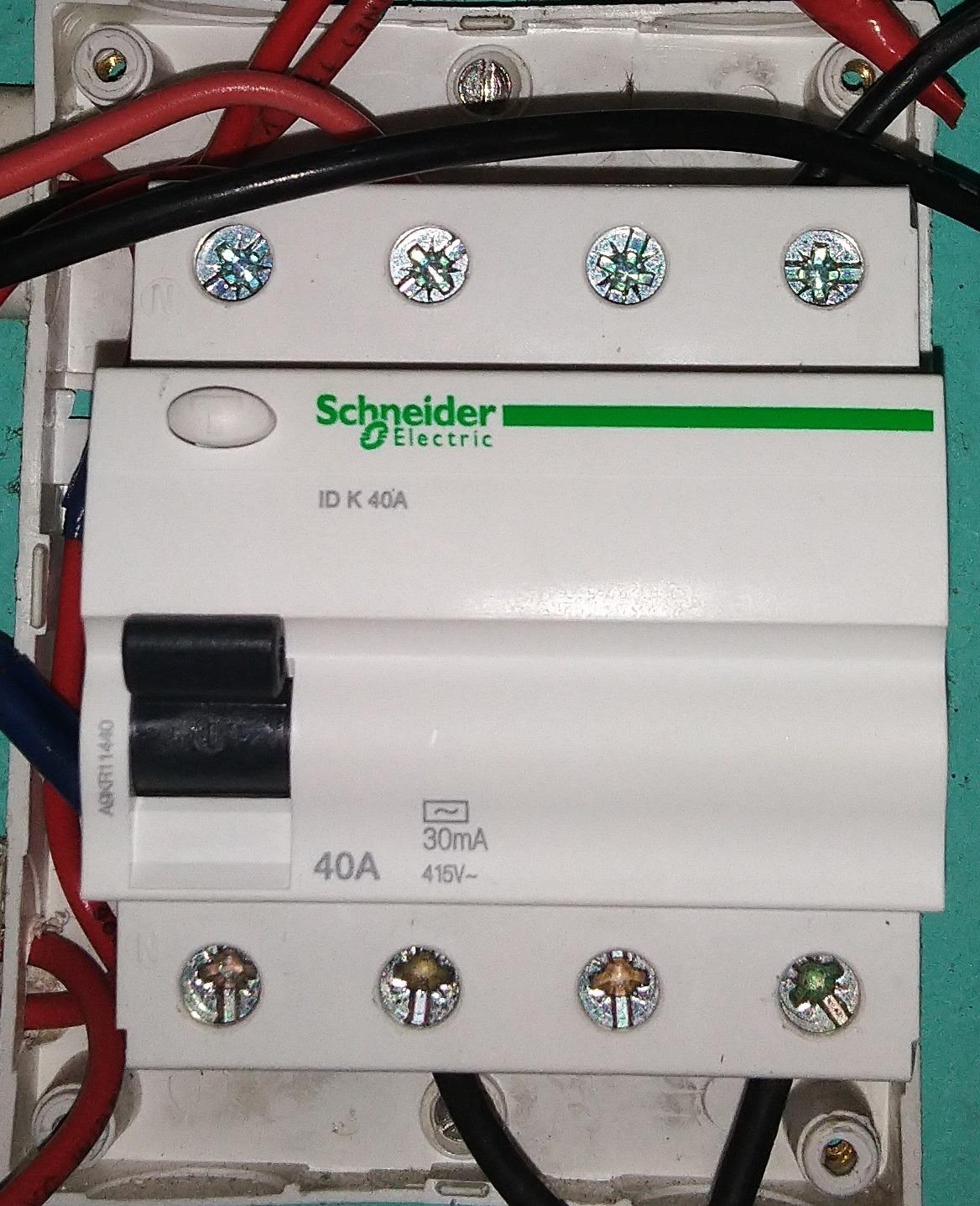 Schneider Electric polycarbonate Acti 9 Rccb, 40-A, 4-Pole, 30Ma (White ...
