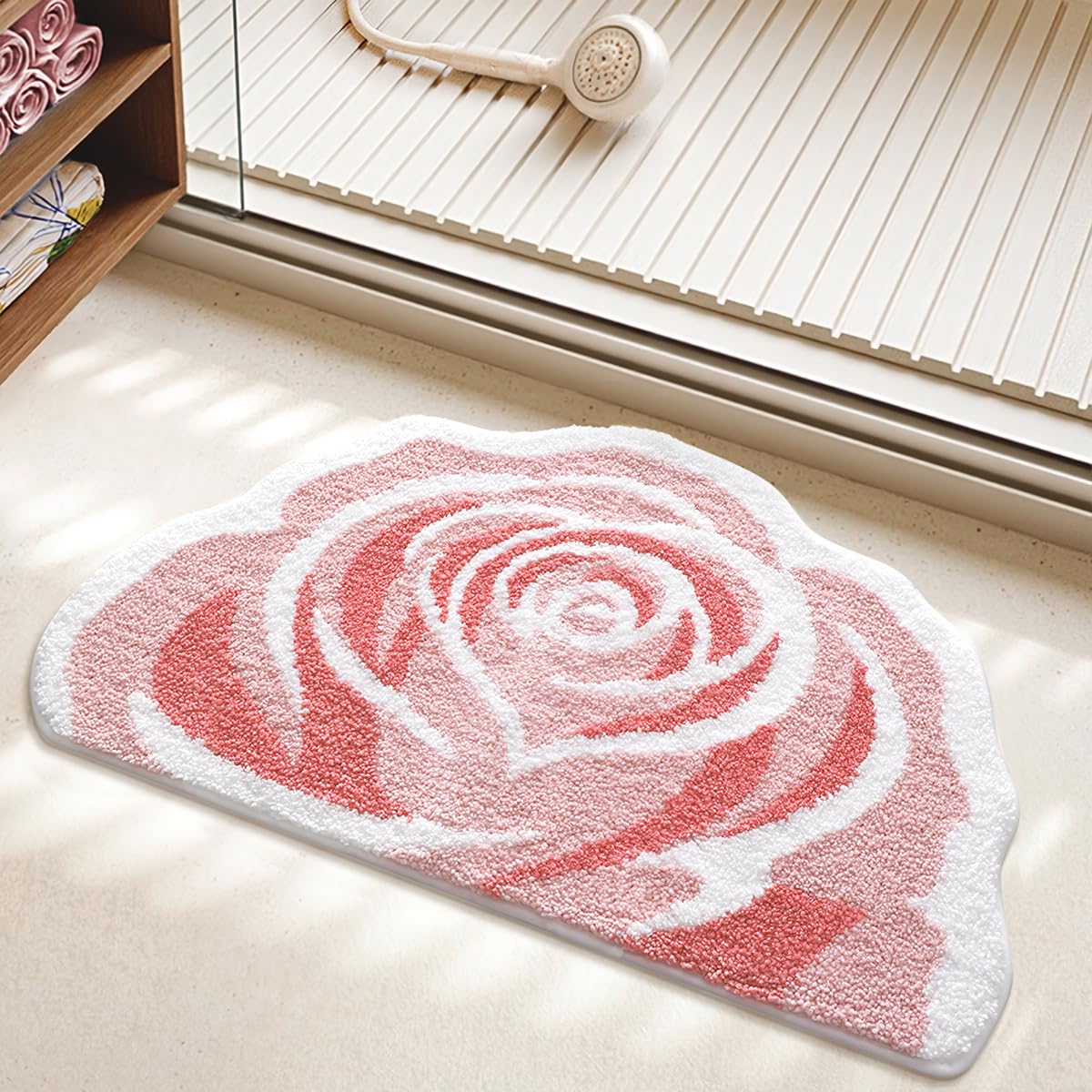 Tapis de bain antidérapant rose pour éviter les glissades sur sol humide