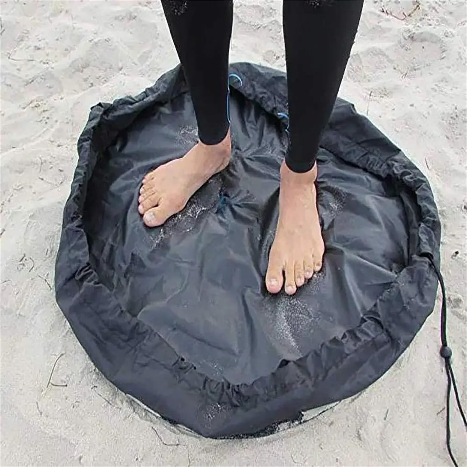 Przenośna mata do przebierania się w kombinezonie Mata do przewijania kombinezonu Oxford Tkanina czarna o średnicy 130 cm do pływania na plaży i surfowania