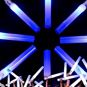 مجموعة من 6 أعواد مضيئة LED قابلة لإعادة الاستخدام، أعواد مضيئة LED زرقاء ثابتة وامضة، مزودة بأعواد LED تعمل ببطارية AAA، لوازم حفلات موسيقية متوهجة في الظلام