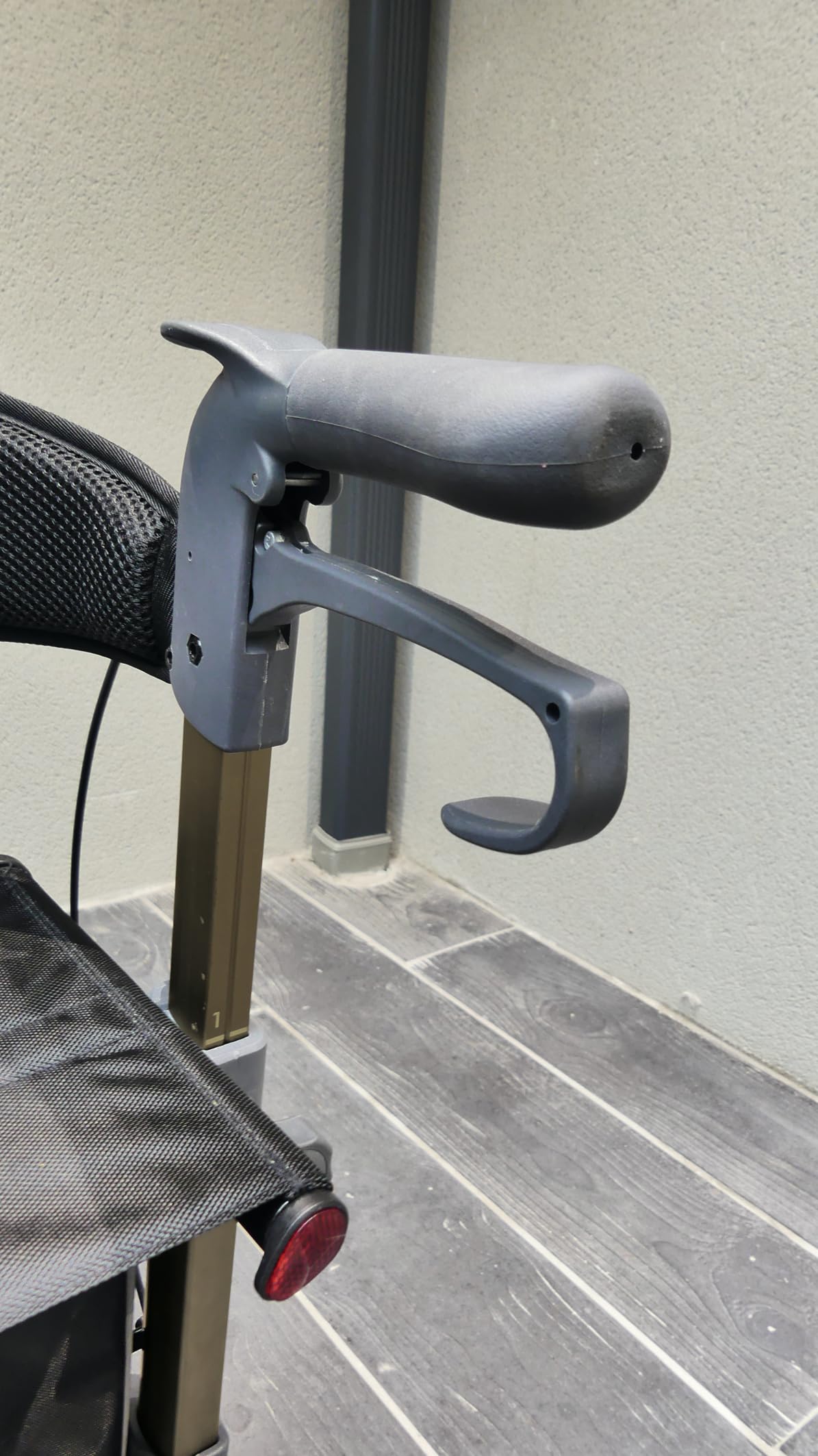 Identidades, Rollator Neo Fold Evolution, Respaldo Cómodo, Bolsa Incluida, Frenos Eficientes, Maniobable y Estable, Ruedas Anchas, Plegable con Válvula de Seguridad, Ligero, Transportable Color