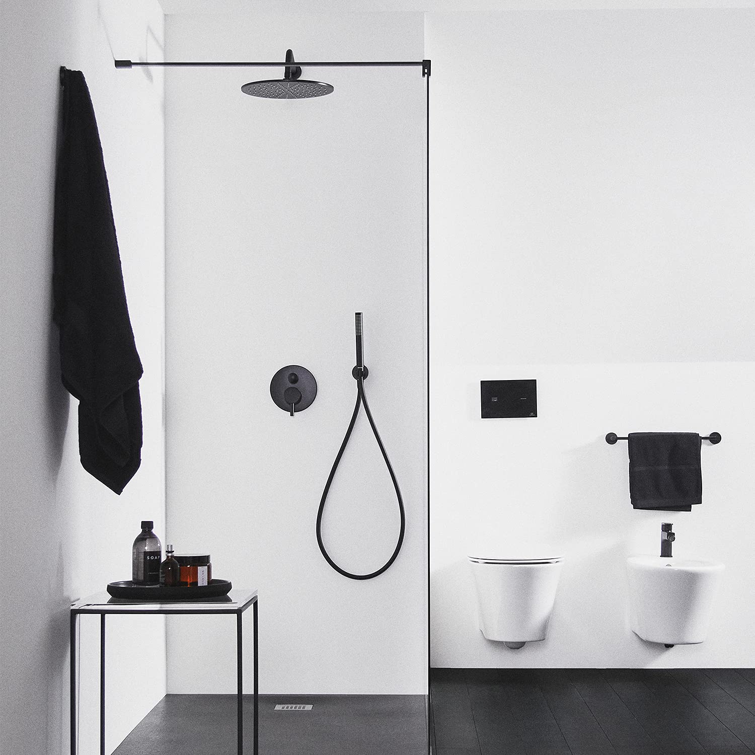 Ideal Standard - Supporto a parete fisso erogante per doccetta, Nero Seta