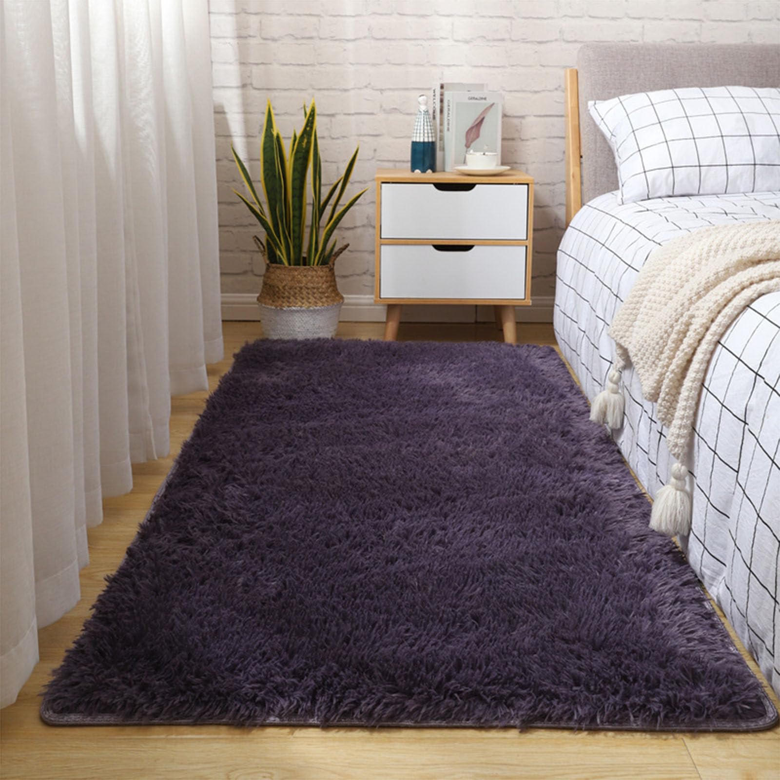 Tapis moderne à poils longs gris et ultra doux pour un sol moelleux