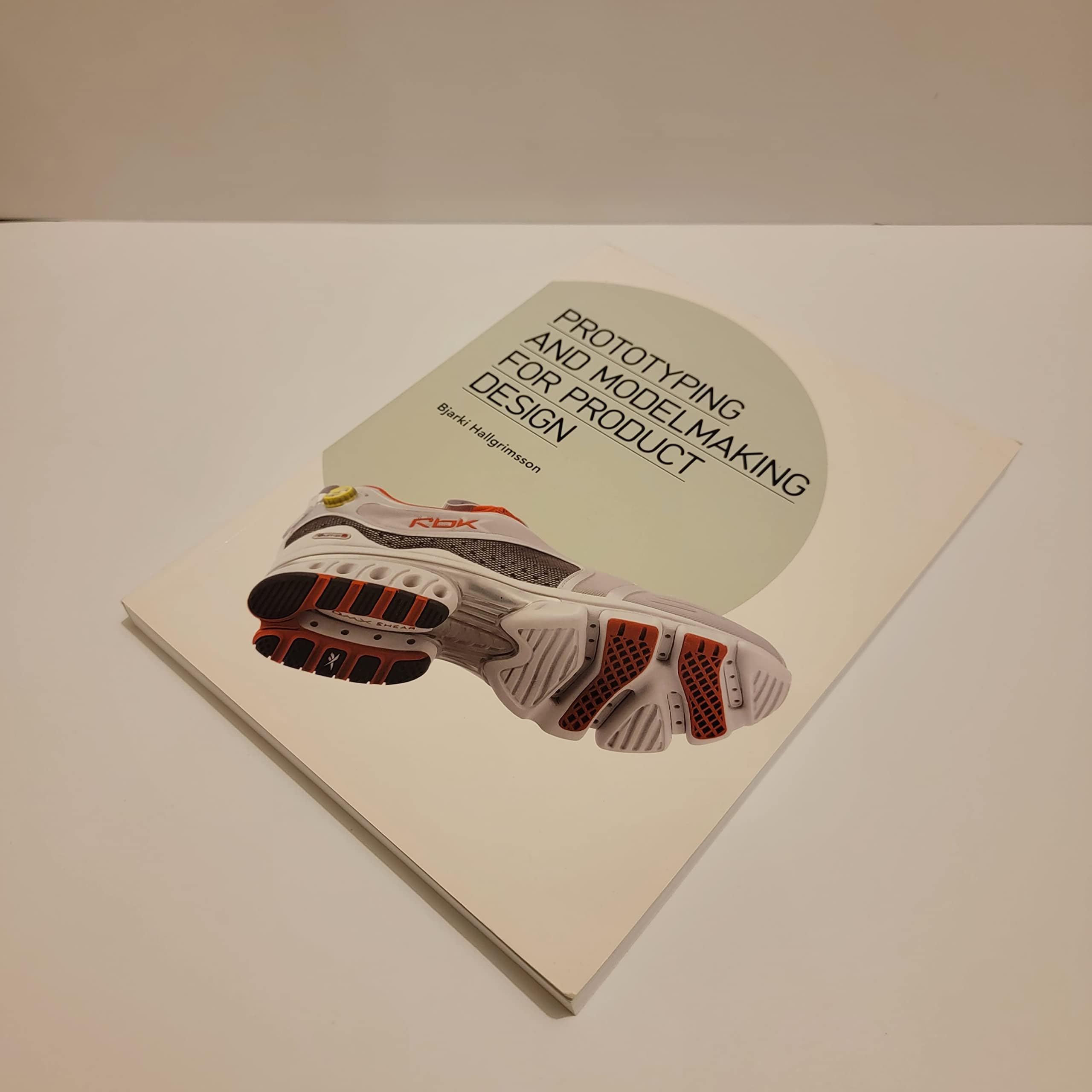 Prototyping and Modelmaking for Product Design (Portfolio Skills) Paperback โ October 3, 2012