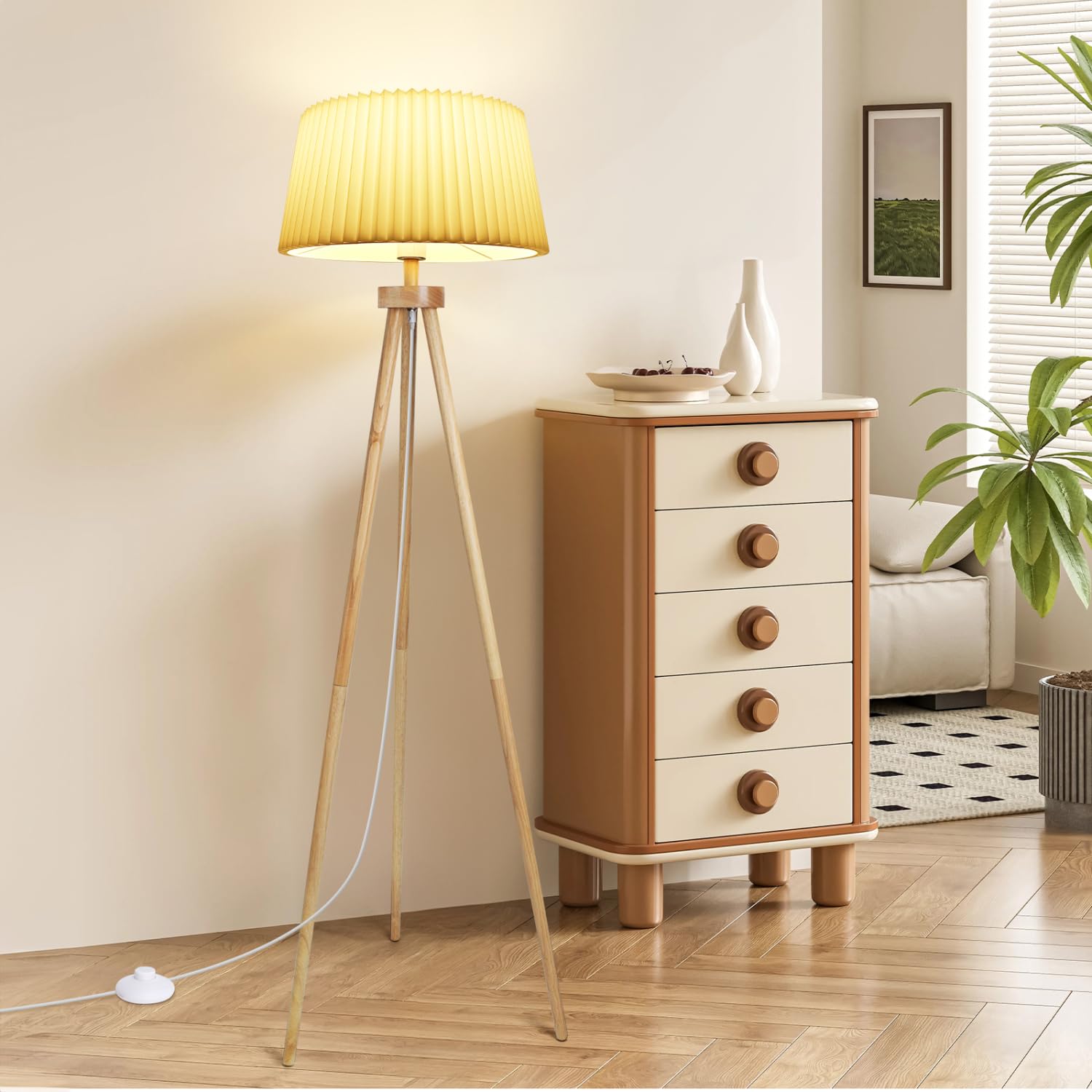 Aigostar Lampada da Terra Tripode E27 Vintage in Legno Massello per Soggiorno， Paralume Pieghettato in Lino Bianco， Cavo 180 cm con Interruttore a Pedale， Senza Lampadina