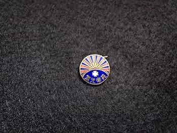 【純銀】旧制天王寺中学 校章入り射撃純銀賞 しょうき 章記バッジ 鷲モチーフ 純銀】旧制天王寺中学 校章入り射撃純銀賞 しょうき 章記バッジ