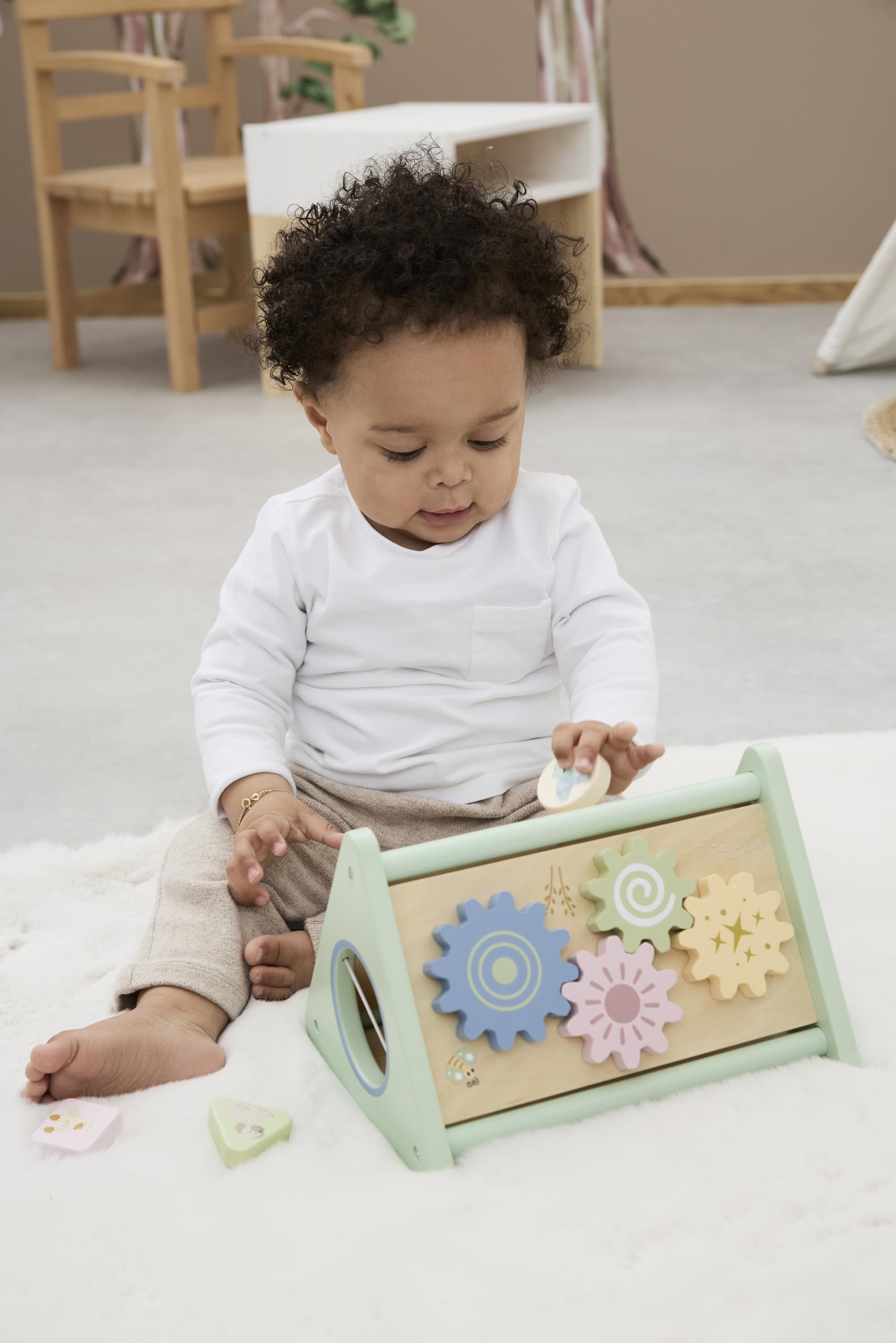 Sterntaler Activity Dreieck Holz – Fördert Feinmotorik und Koordination – Aus FSC® 100%-zertifiziertem Holz – Nachhaltiges Baby- und Kleinkindspielzeug mit vielseitigen Aktivitäten
