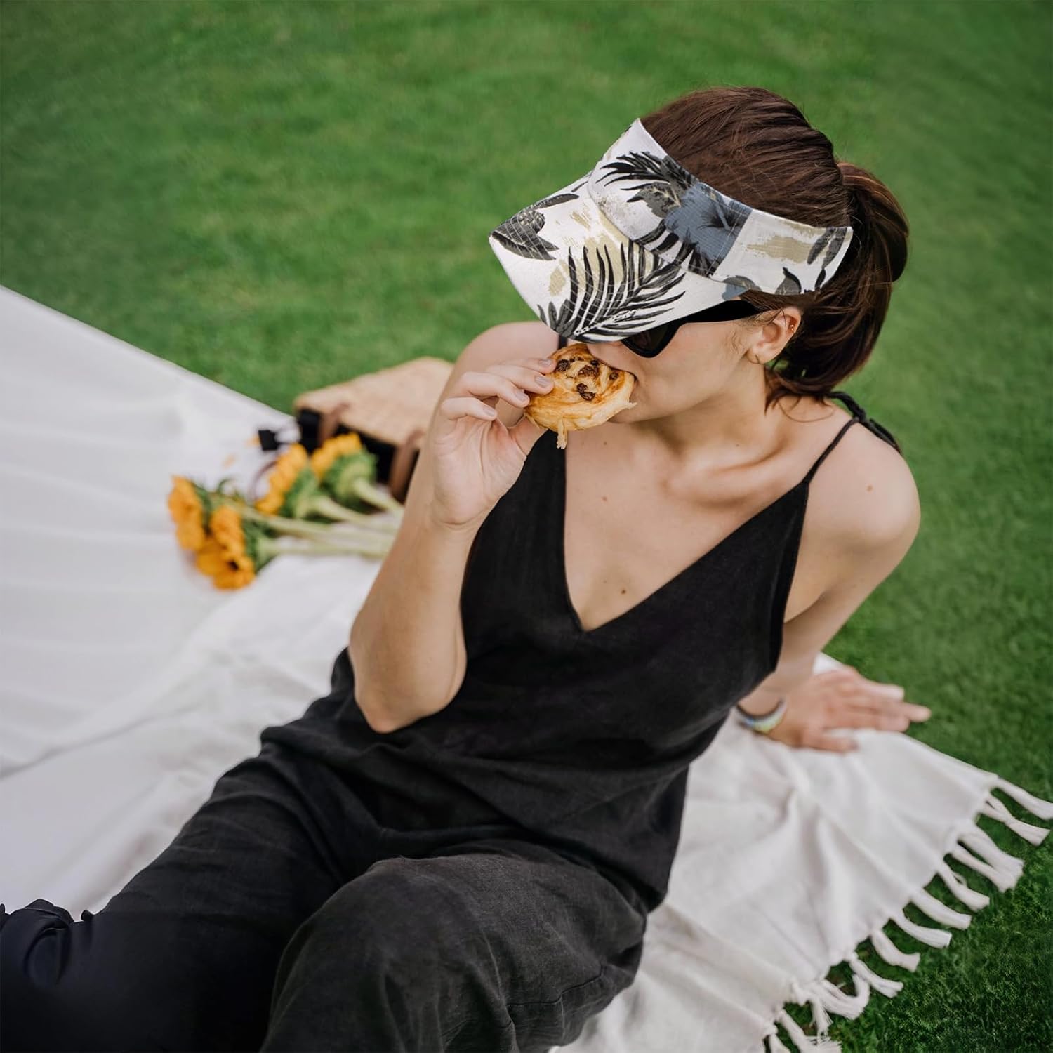 YAMEIZE Leopard Sun Visors for Women Men - Cheetah Print Running Golf Tennis Sun Hat Adjustable Ponytail Cap for Sport