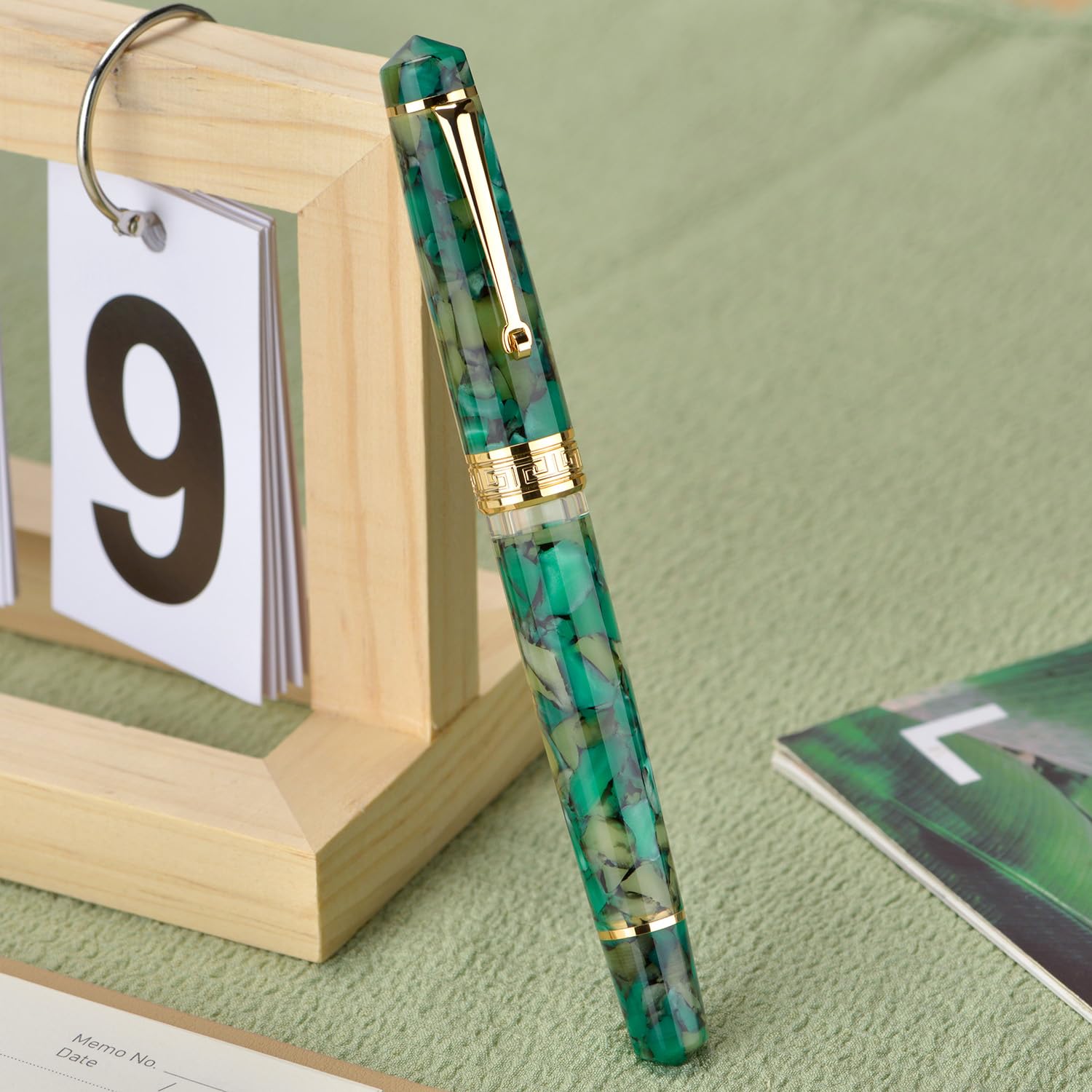 Asvine P20 Piston Pluma estilográfica de punta extrafina, mármol verde, acrílico y borde dorado, colección de escritores suaves con juego de estuche