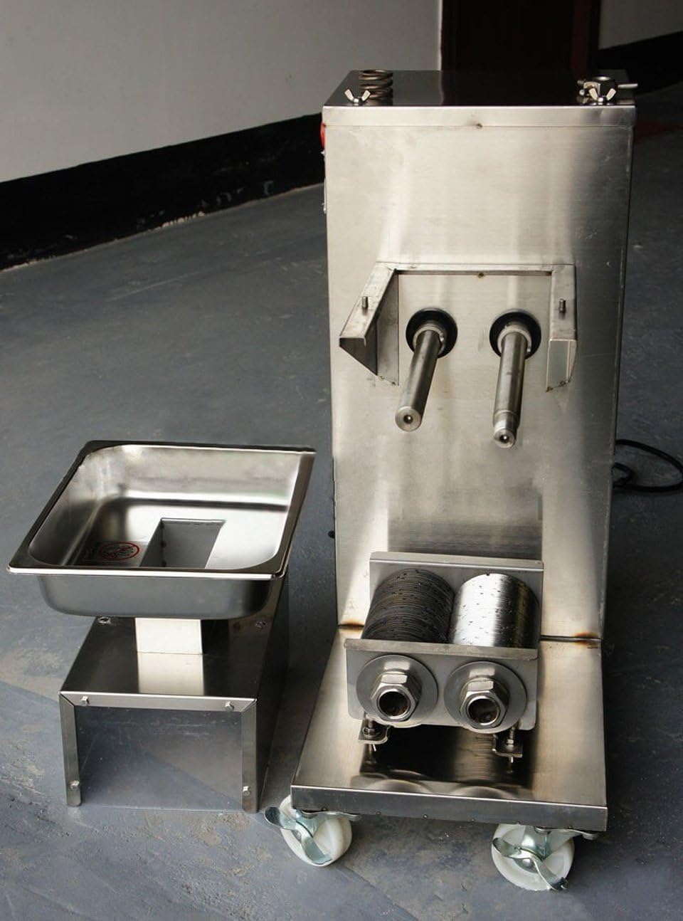 Huanyu 1100 LB/H Commercial Meat Slicer Cutter Stainless Steel Deli Food & Fresh Meat Slicer Electric Meat Cutter Cutting Machine Slicing Machine Food Processor for Restaurants Canteens QE 110V（2.5mm）