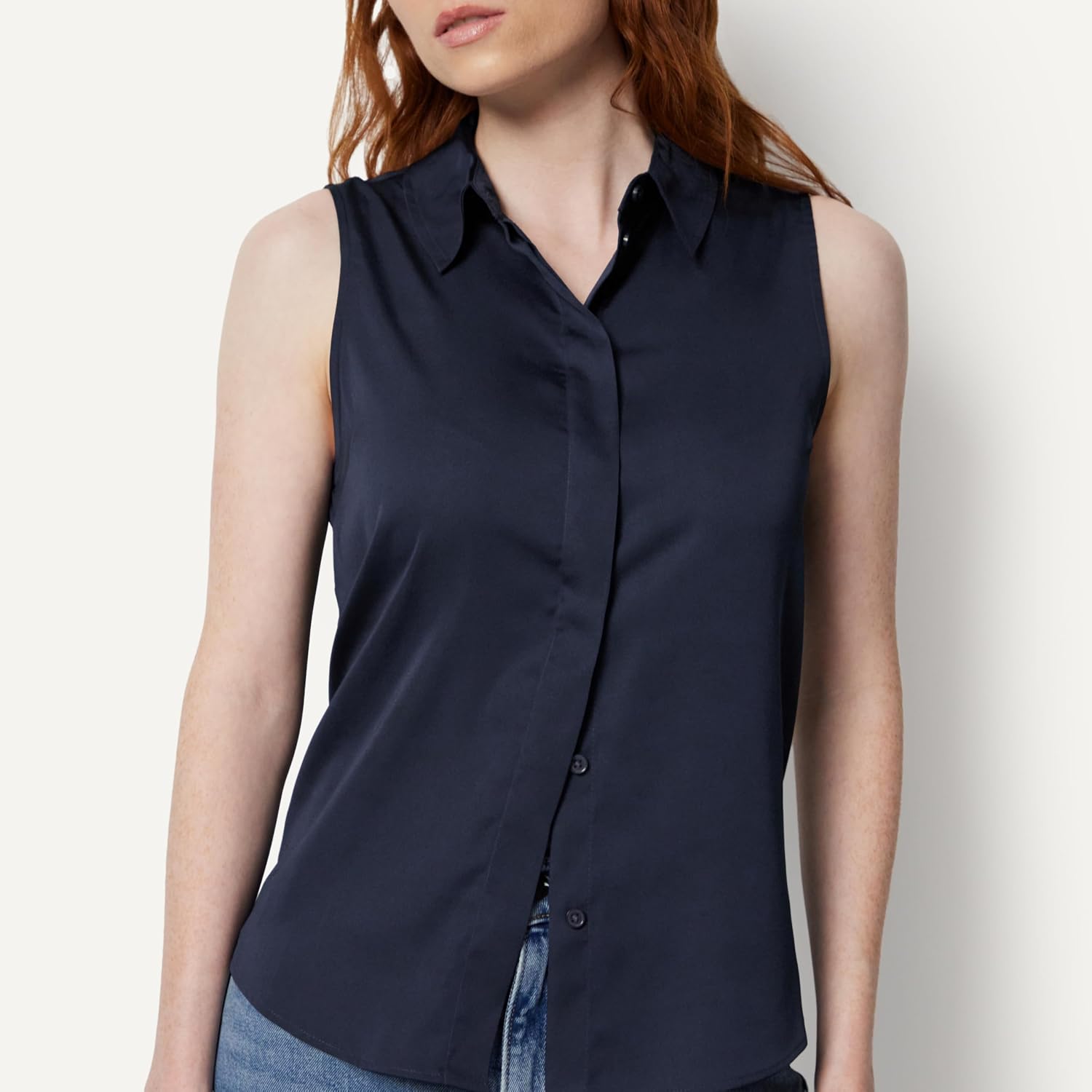 Amazon Essentials Women's Regular-Fit Sleeveless Button-Down Blouse