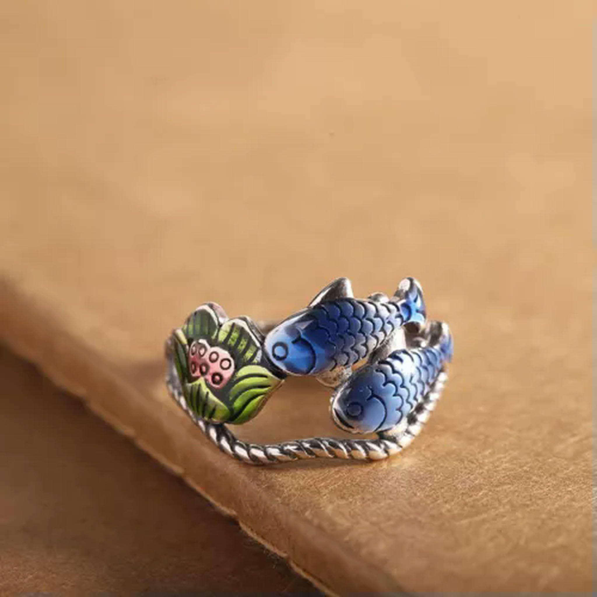 Bague en argent pur S925 poisson lotus émail : fini les allergies avec ce bijou sain