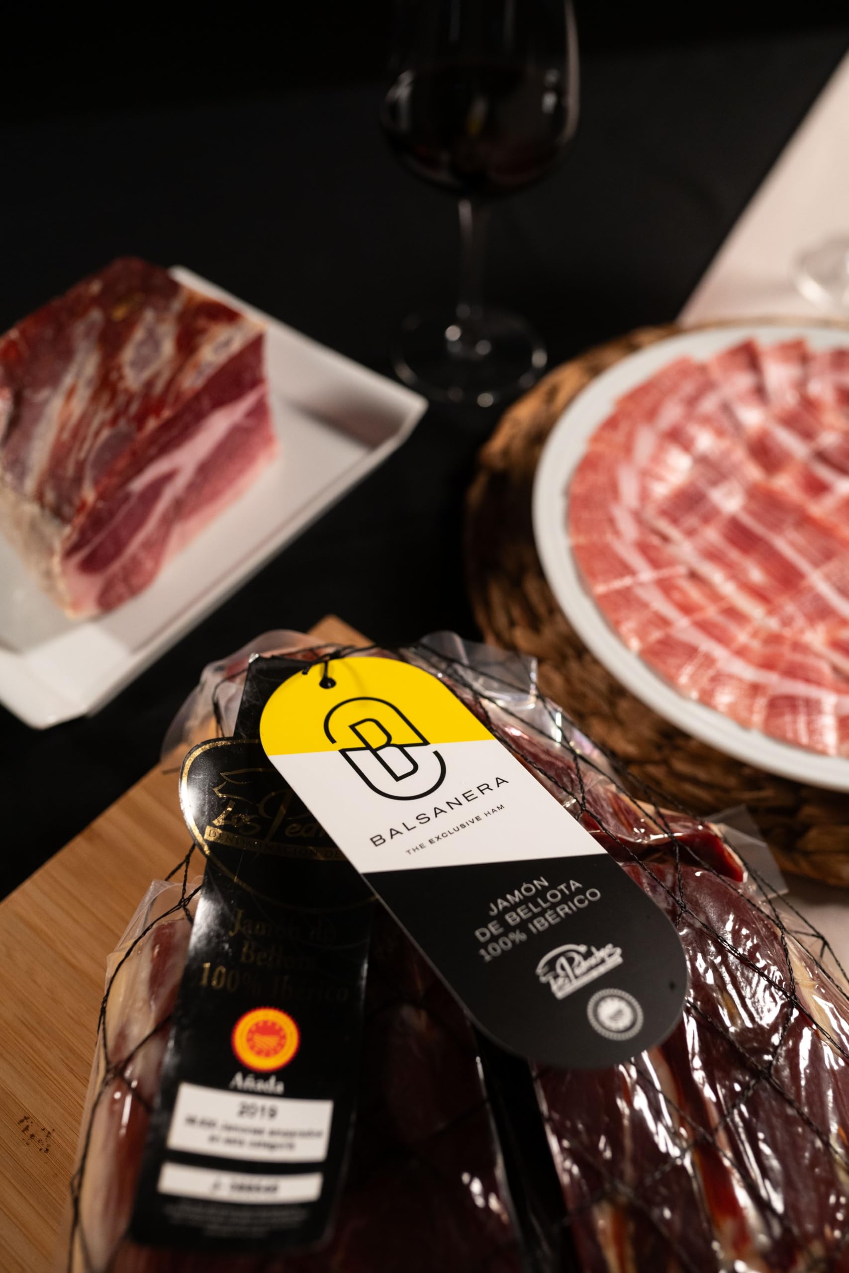 Balsanera Ibérico - Entbeinte Bellota 100% D.O. Los Pedroches | Ungefähres Gewicht: 2 Kg | Reifezeit: 20 a 30 meses | Presentado al vacío en 4 trozos + huesos al vacío