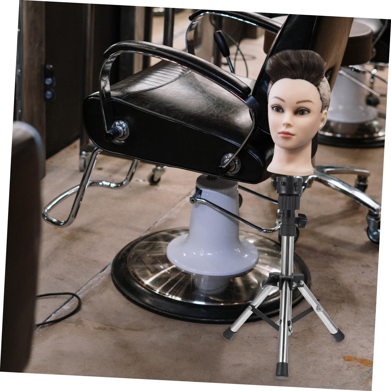 Verstellbarer Perückenkopfständer aus Faltbarer Dreibein Stativ für Friseurtrainingsköpfe Platzsparend Langlebig und für Professionelle Haarstyling Übungen