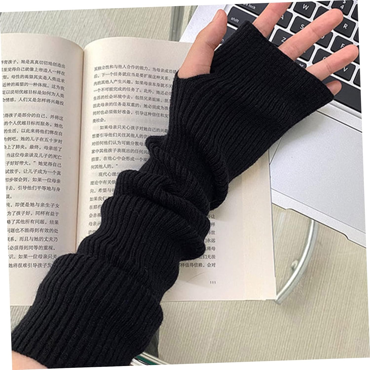 Ipetboom 1pair Women's Winter Knitted Arm Warmers Thermal Oversleeve Arm Covers for Cold Weather Comfortable and Flexible Design for Daily Use Black