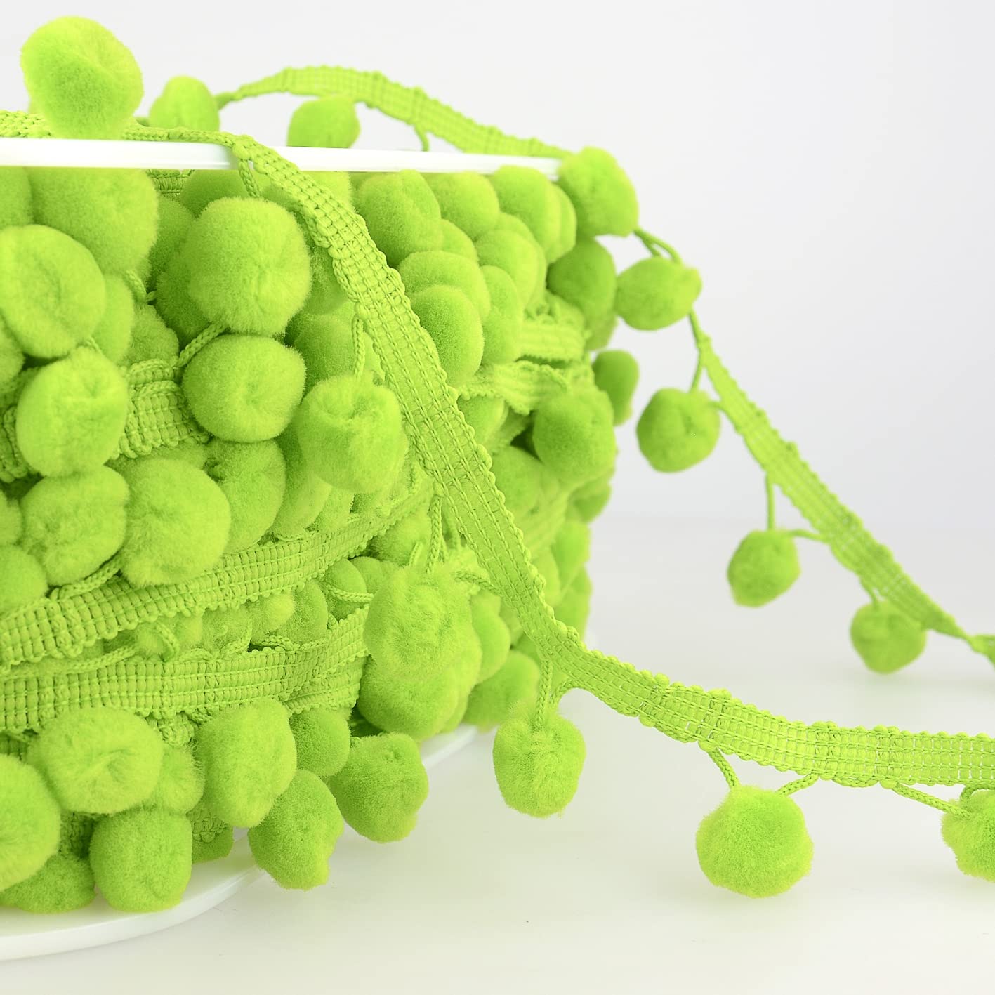 Frange à pompons lime Stephanoise Mediac ruban couture passementerie S4960P0