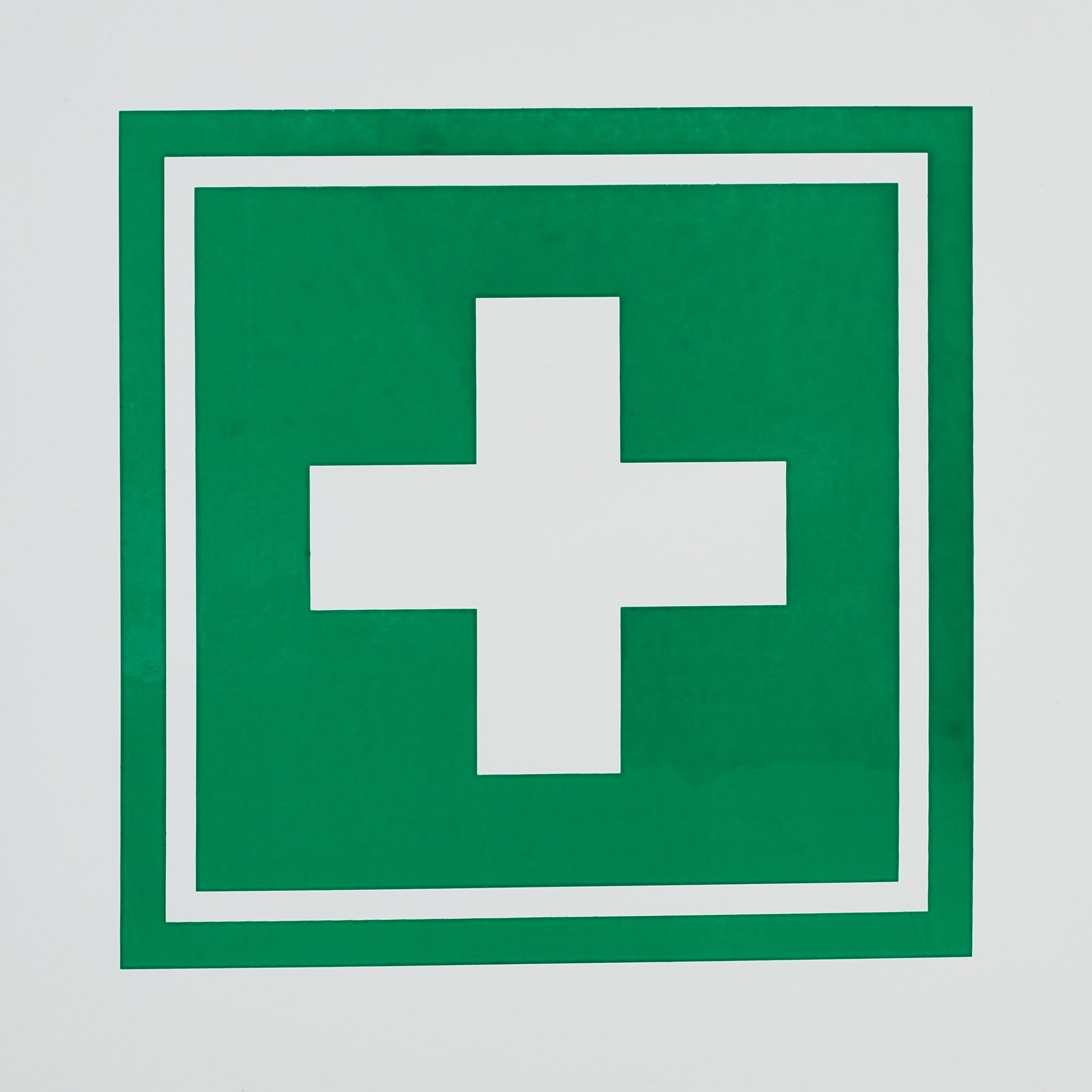 Relaxdays Armoire à Pharmacie, Placard verrouillable, pour médicaments, HxLxP : 36x31,5x10 cm, à accrocher, Blanc - Vert