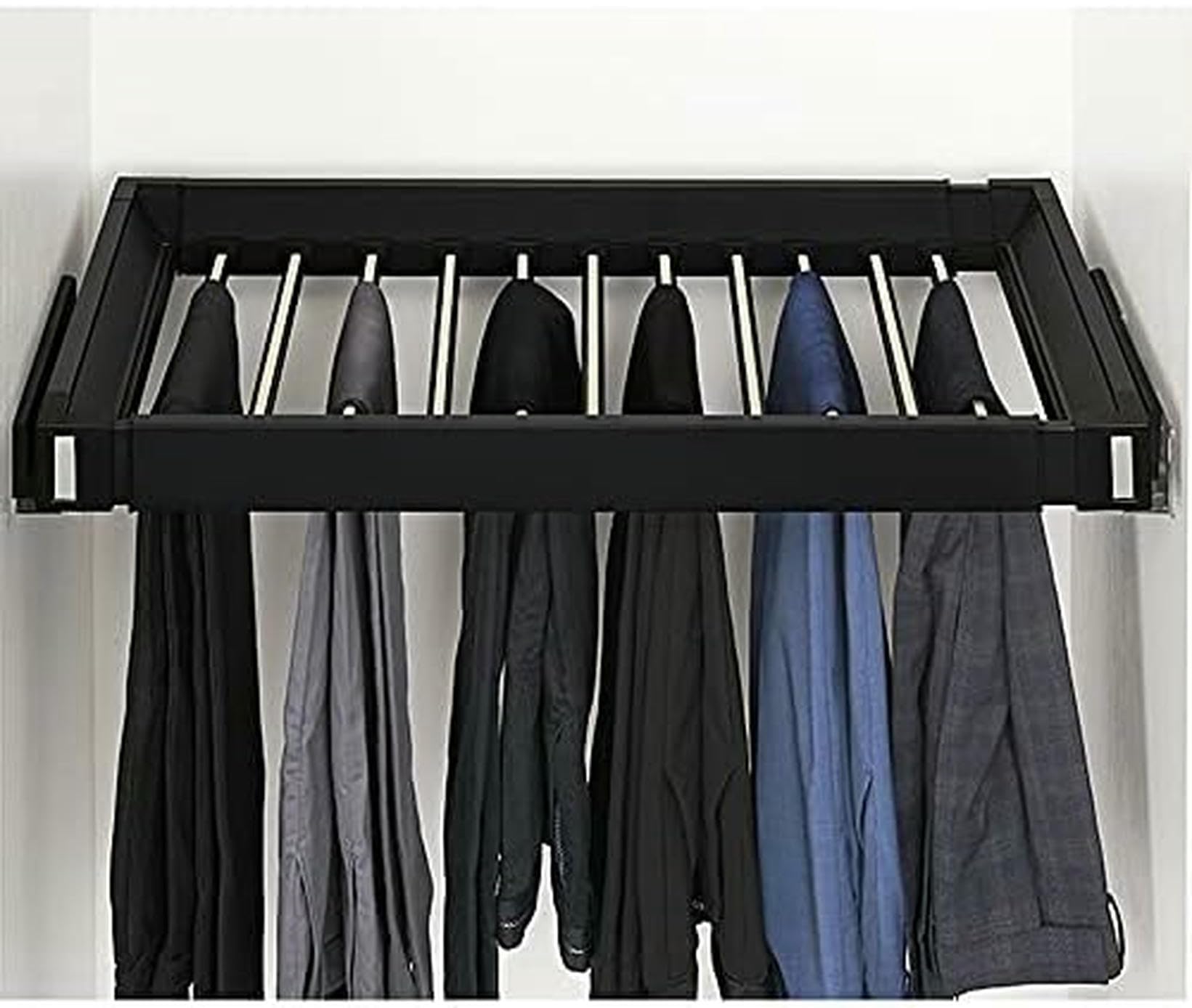 Rail de cintre de pantalon extensible contre le manque de place de rangement