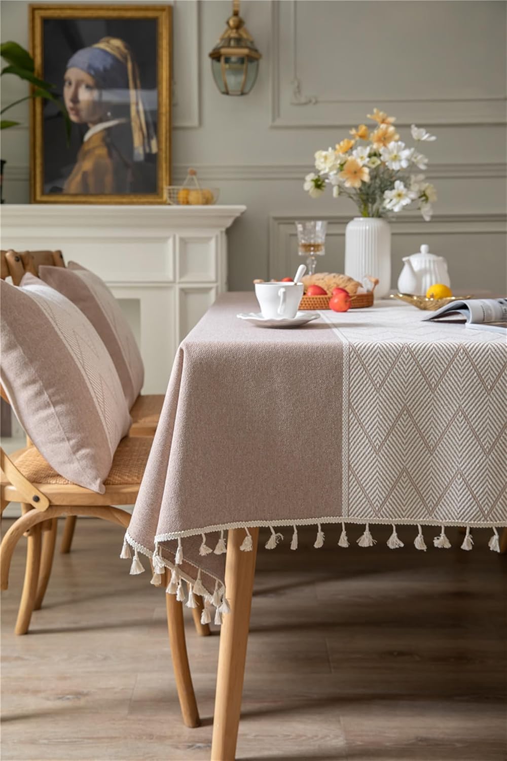 Daesar Kitchen Table Covers Rectangle, Polyester Tablecloths Washable Jacquard Wave Pattern with Tassels Table Cloth for Outdoor Indoor, Light Coffee, 140x300CM (118x55Inch)