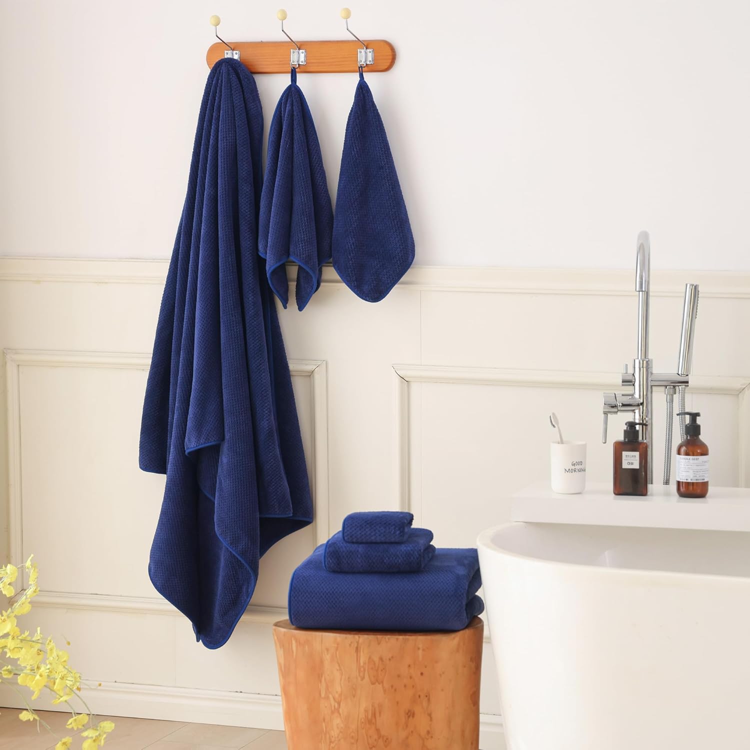 30x60 Inches Large Bath Towels Super Soft Qucik Dry Hanging Loop Microfiber Bathroom Towels (Navy Blue,2 Pack)