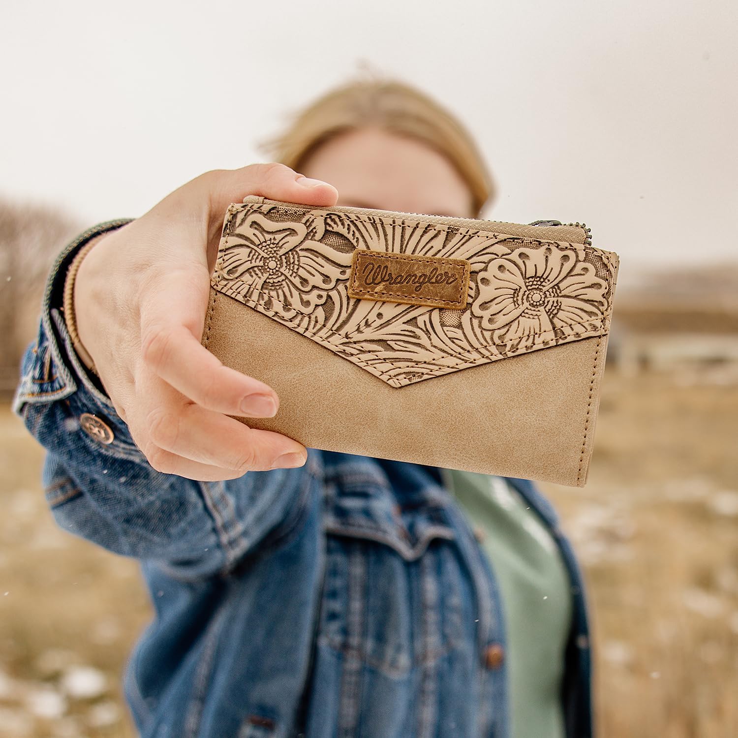 × Wrangler Small Wallet for Women Designer Bifold Wallet Embossed Women'S Wallets, Card Cases & Money Organizers, Beige - Image 3