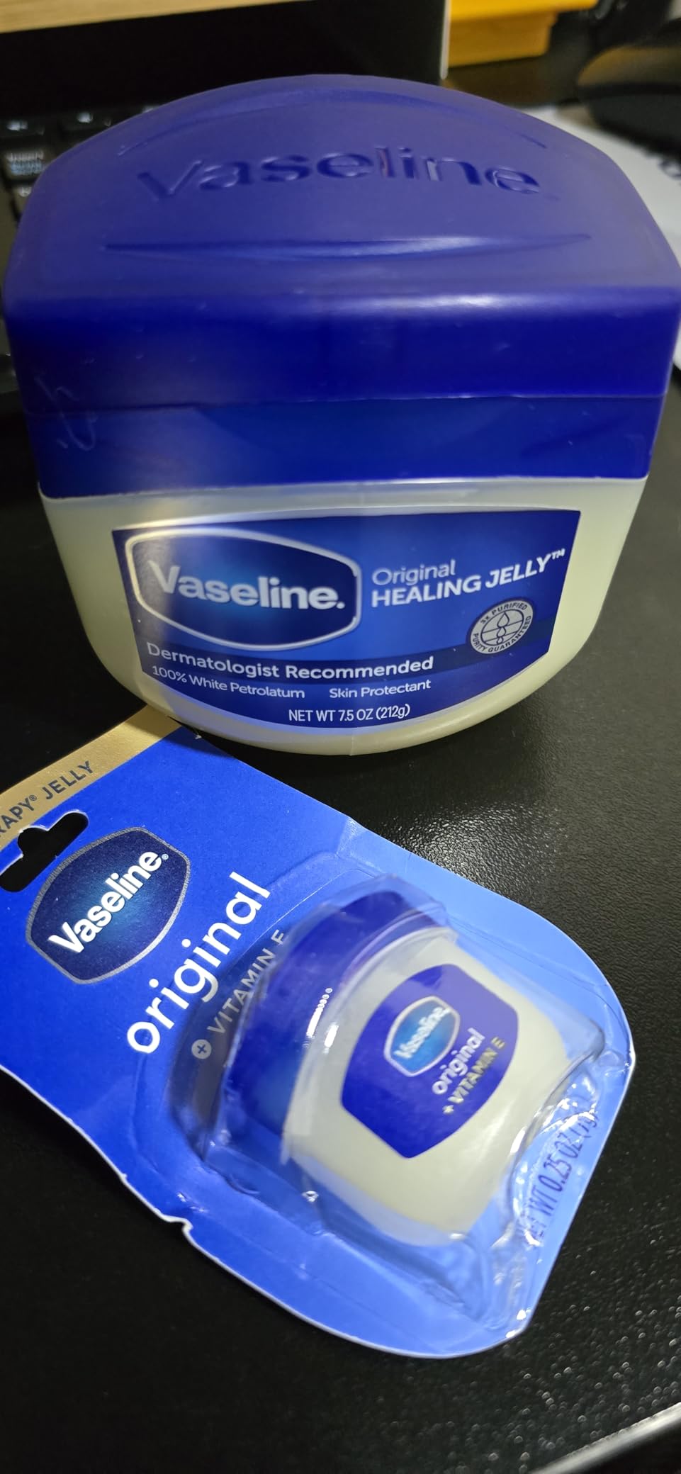Vaseline Original Healing Jelly, Skin Protectant with 100% White Petrolatum + Lip Therapy for Soft, Smooth Lips 7.5 oz