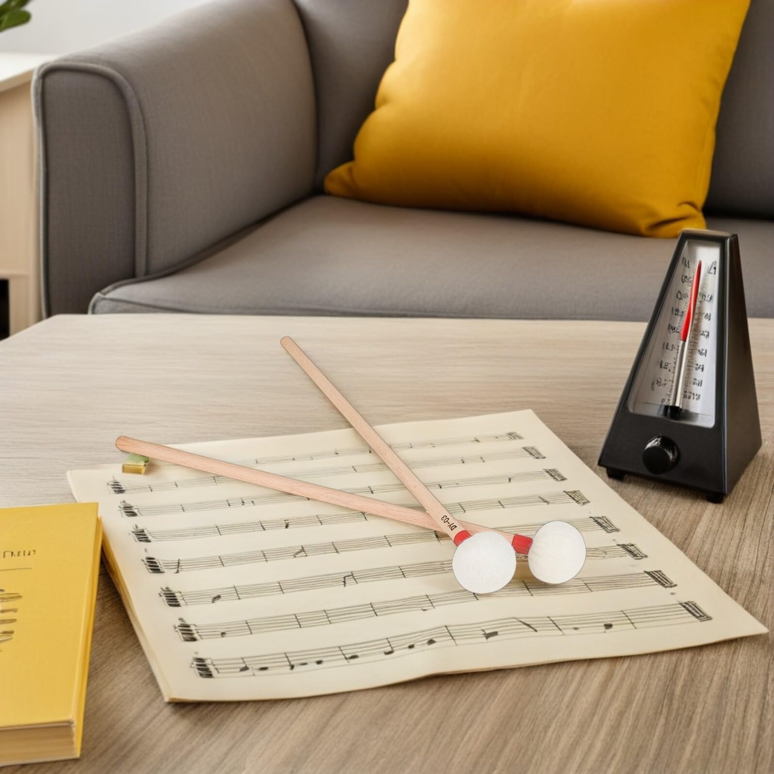 4 Stück Teiliges Paukenschlägel mit Weißem Filzkopf Langlebige Holzgriffe Professionelle Percussion Mallets für Orchester Schulbands und Vielseitige Musikalische Anwendungen