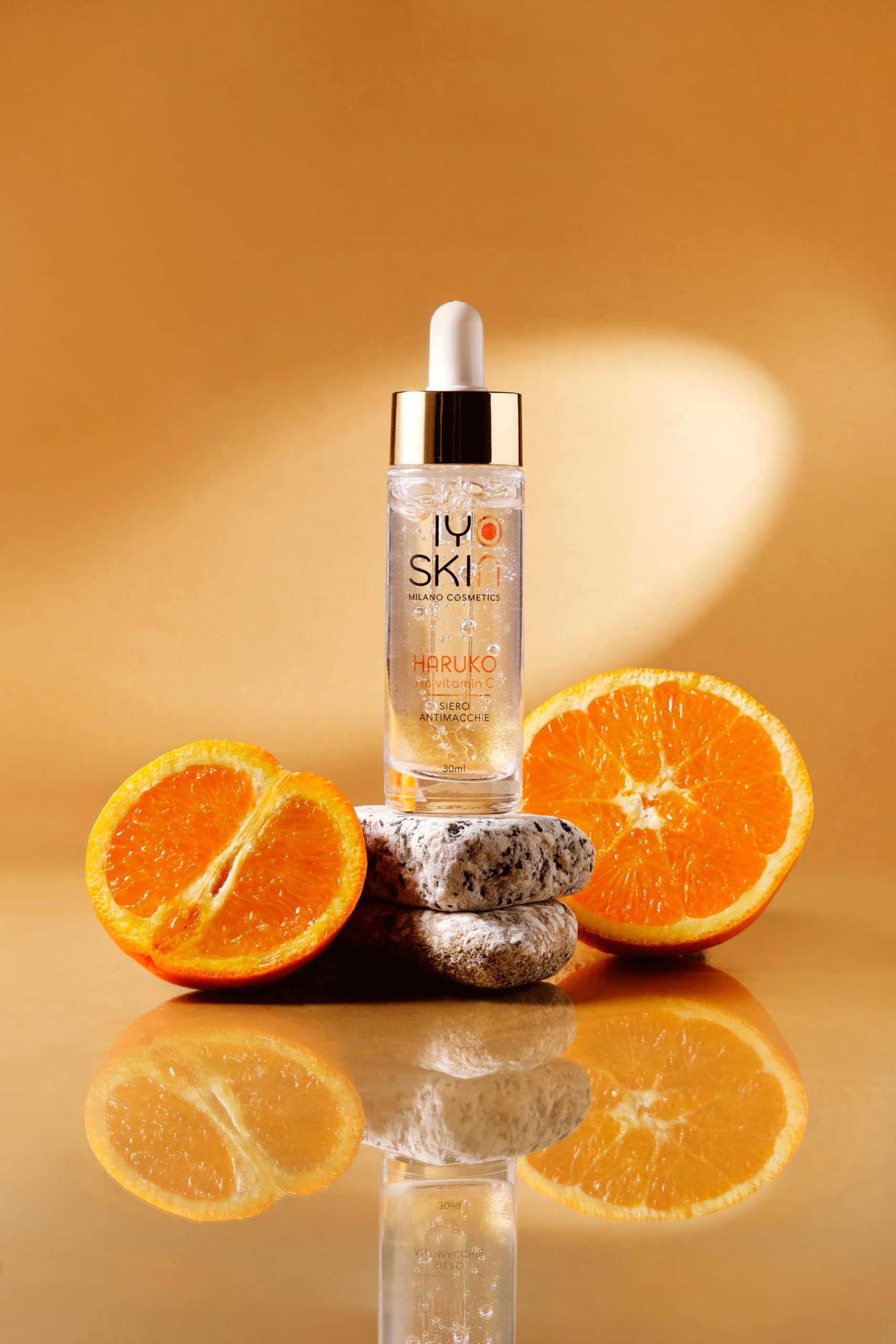 Siero antimacchia viso Haruko texture leggera e fluida con Acido laluronico, potenzialità antiossidanti, schiarenti e protettive