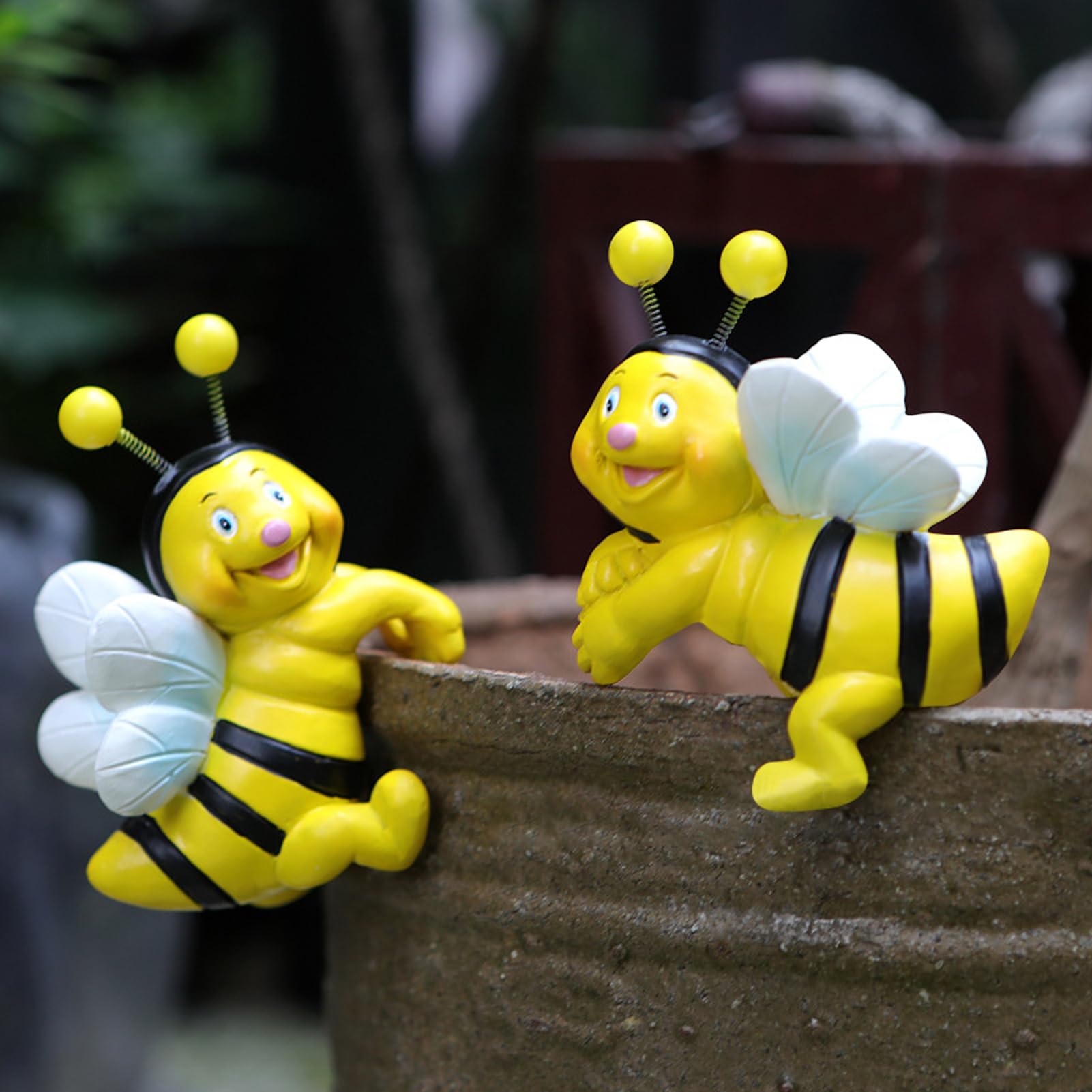 2 Stück Miniteich Deko Biene Figur,Niedliche Bienen Kletternde Blumentopf Hänger Figur,Biene Gartendeko Für Draußen Wetterfest,Bienen Deko Teich Figuren,Tier Hängend Harz Statue Für Brunnen Teichdeko Garten