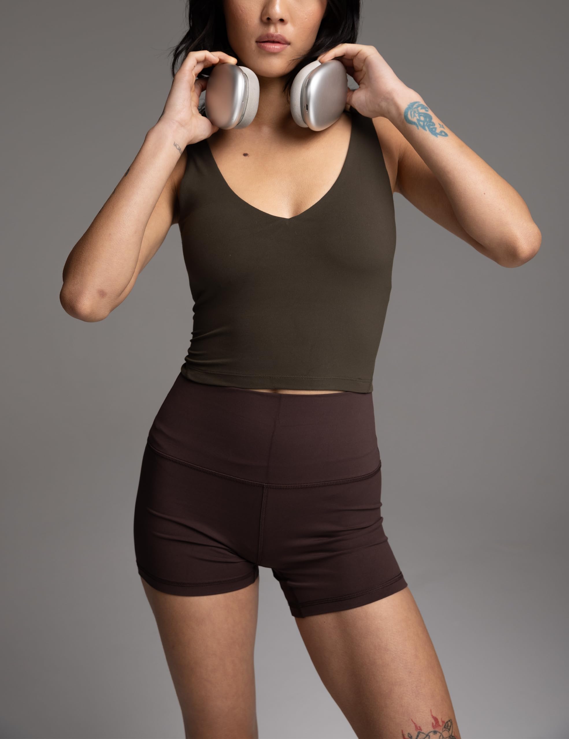 Wenamelt - Brasier deportivo con cuello en V para mujer, espalda en U, acolchado, para entrenamiento, yoga, brasier con estante integrado