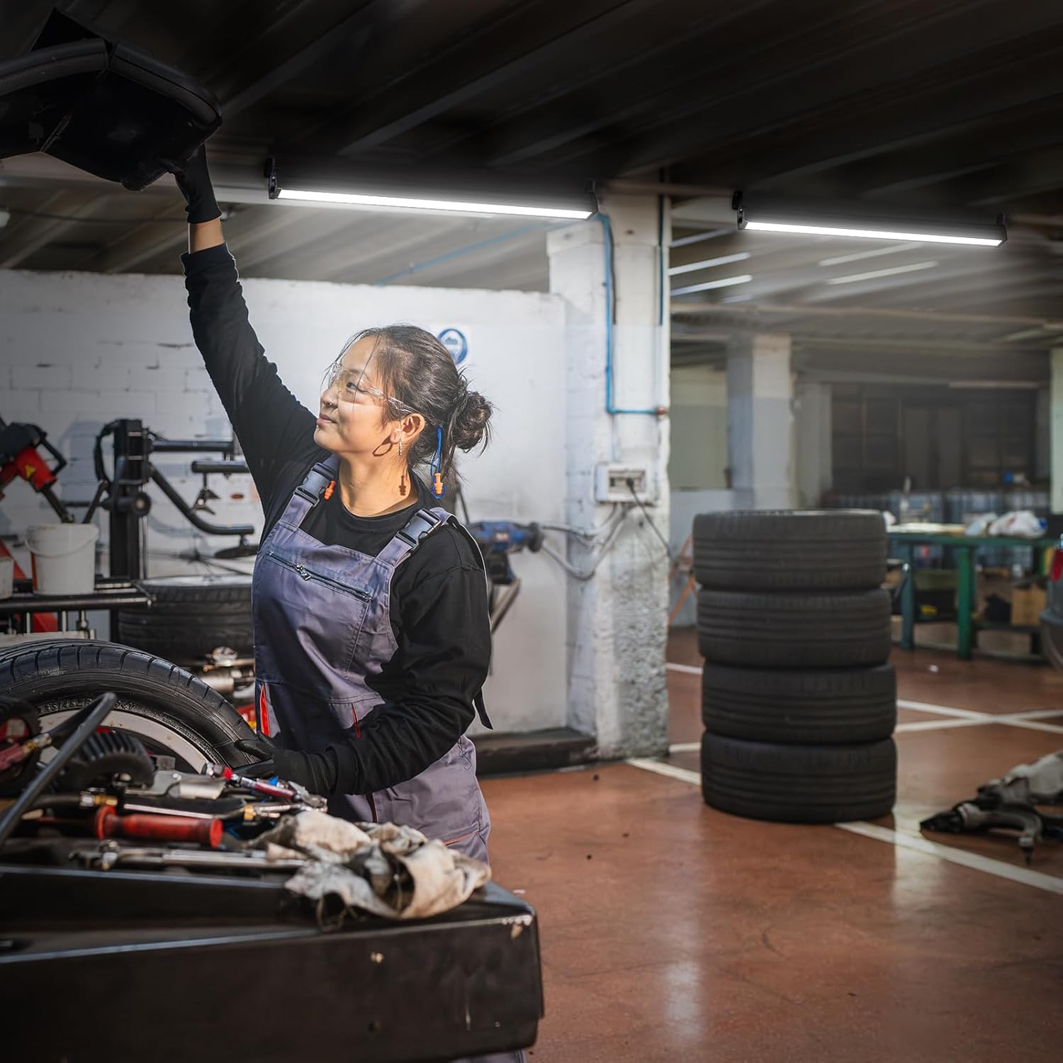 100W LED Work Light, 12000LM Ultra-Bright 40in 5700K CCT Linear Light Bar, Linear Floodlight with On/Off Switch, Adjustable Bracket, Choice for Trucks and Containers Loading Docks (Black)