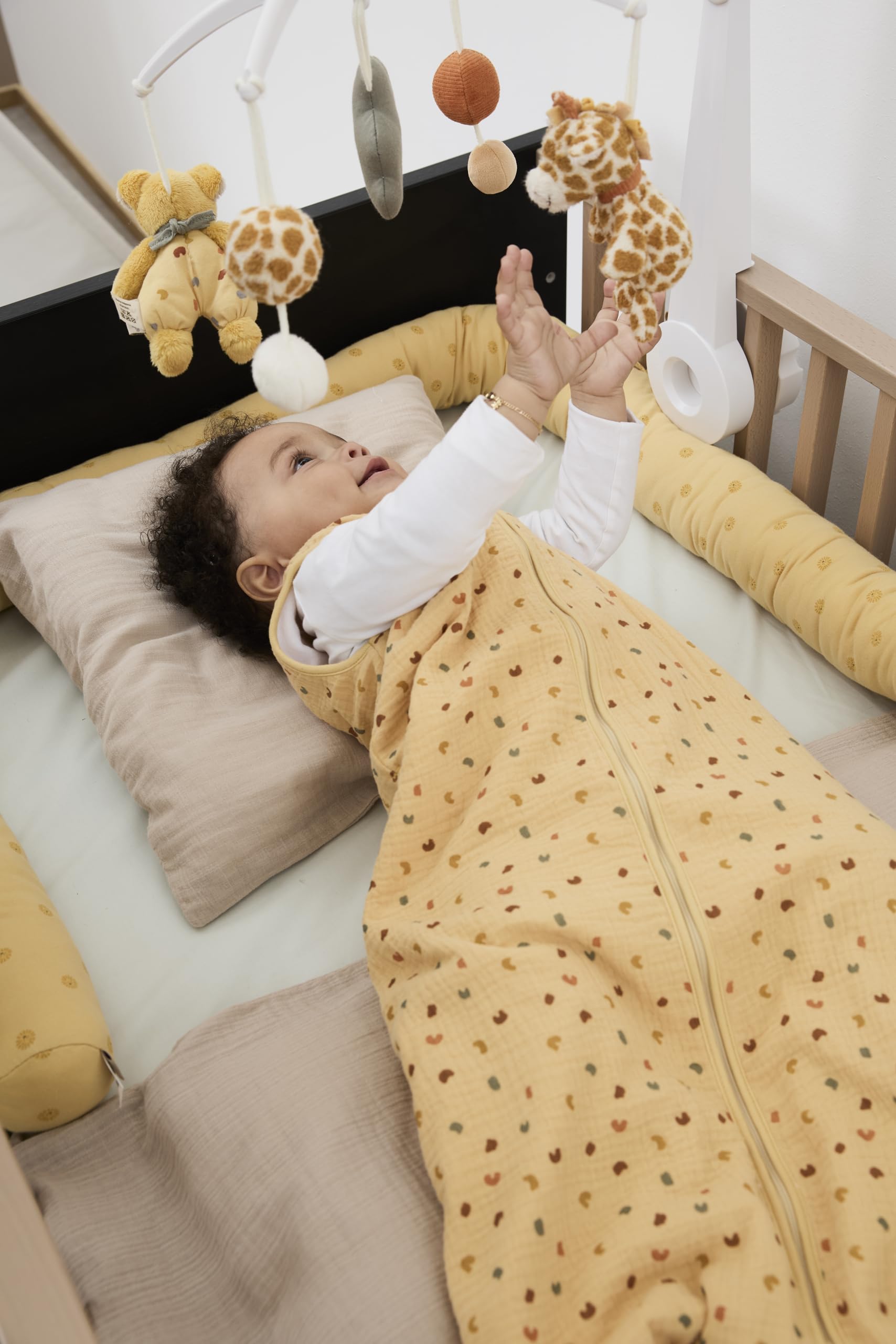Sterntaler Schlafsack 110cm Giraffe & Löwe – Leichter Musselin mit Feinfrottee-Futter – Zwei-Wege-Reißverschluss & Kabelöffnung in der Seitennaht- 1,00 TOG – Baby und Kleinkind Schlafsack, Ocker