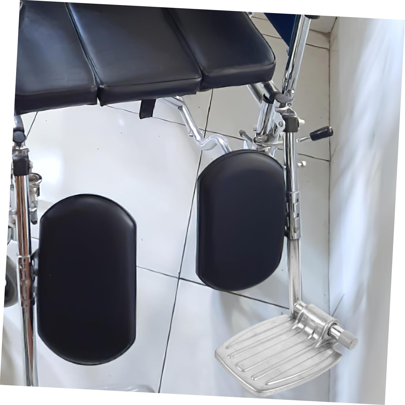 Gatuida Reposapiés Ligero y Plegable para Silla de Ruedas Elevables de Metal Resistente Diseño Ergonómico Adecuado para Usuarios Movilidad Reducida