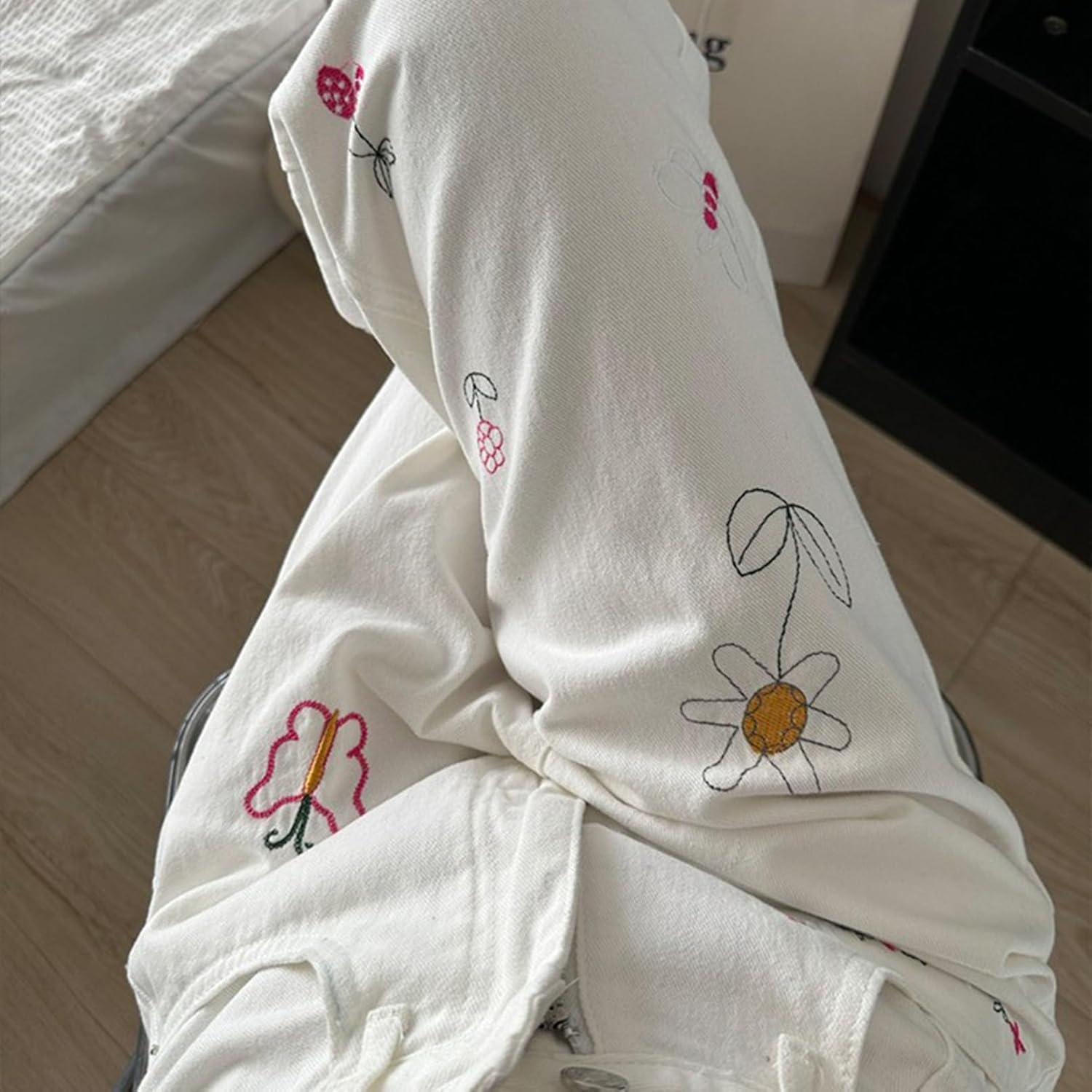 [RAMEMO] デニムパンツ 刺繍飾り レディース ワイドパンツ ゆったり カジュアルボトムズ ジーンズ Gパン オシャレ 着心地