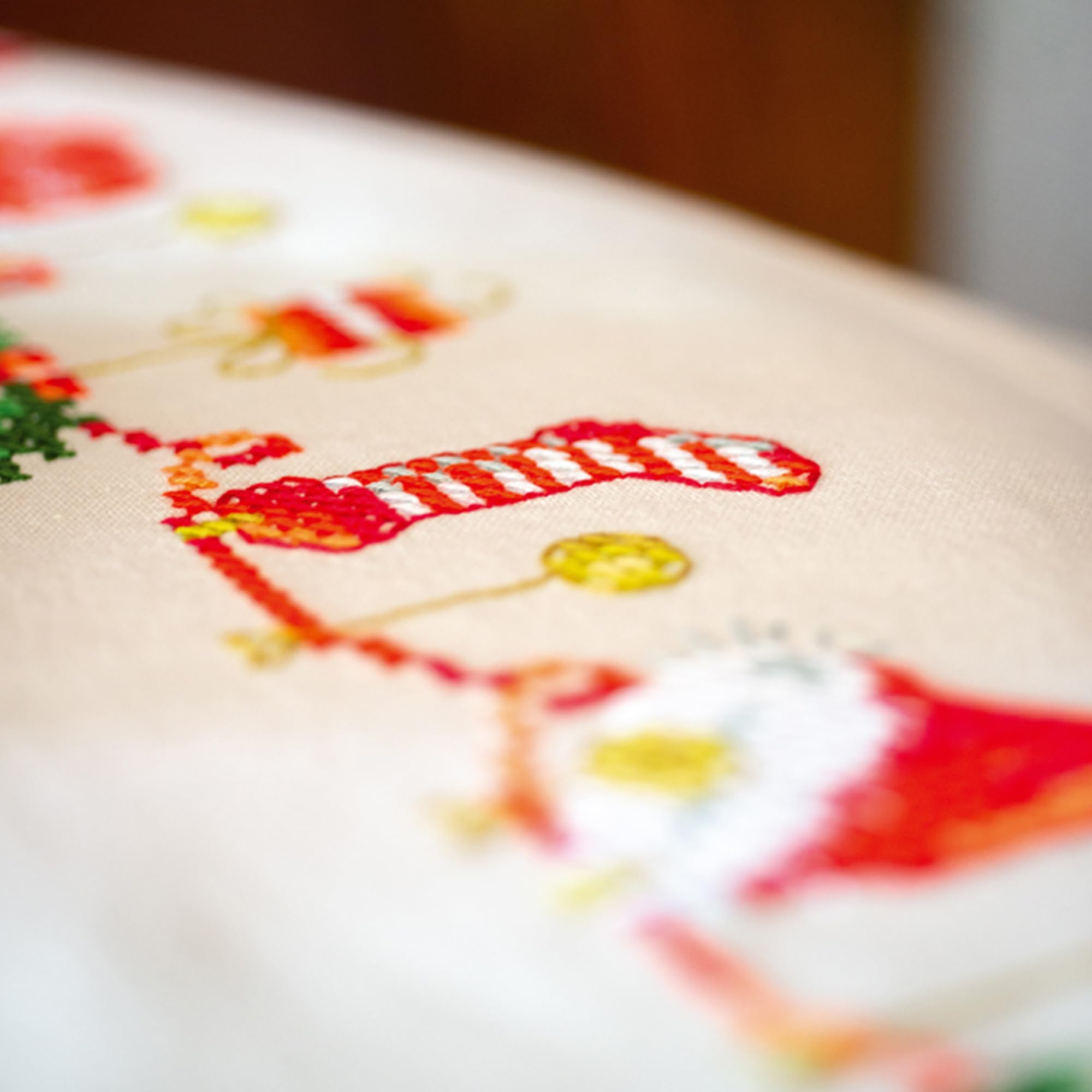 VERVACO Kit Point De Croix Pré-Imprimé Nappe NOËL Broderie Kit Complet Adulte Loisir Créatif Maison Decoration Manuelle Table Cadeou DIYca. 80 x 80 cm Cross Stitch Embroidery
