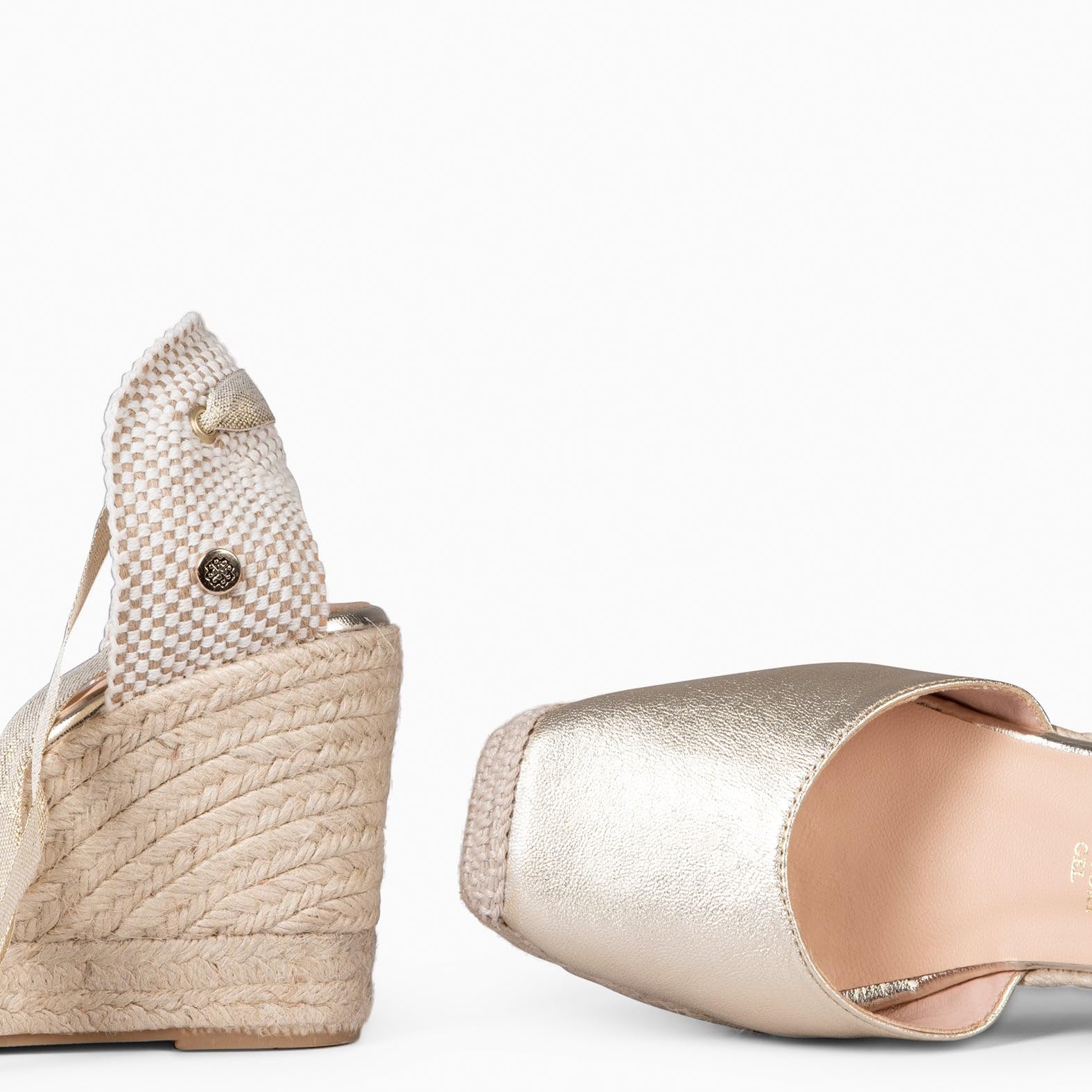 miMaO. Sandalias de esparto con cuña alta y cintas. Tecnología del confort. Artesanía Española