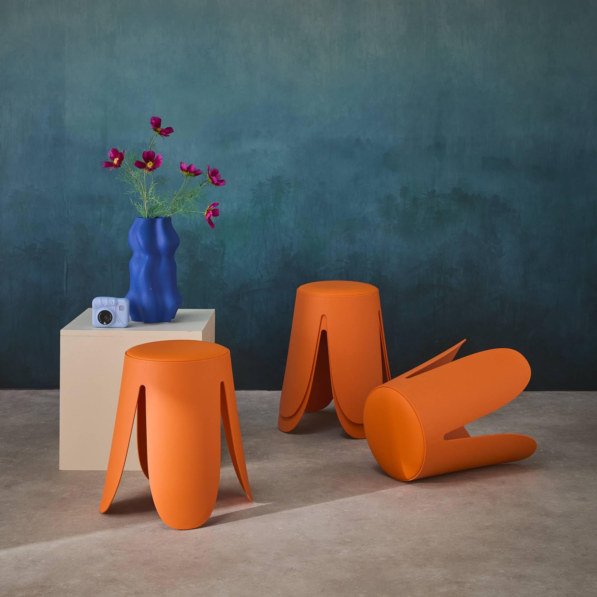 sweeek - Taburete apilable Polipiel, Set de 4, Niki, Naranja, 44x44x46 cm