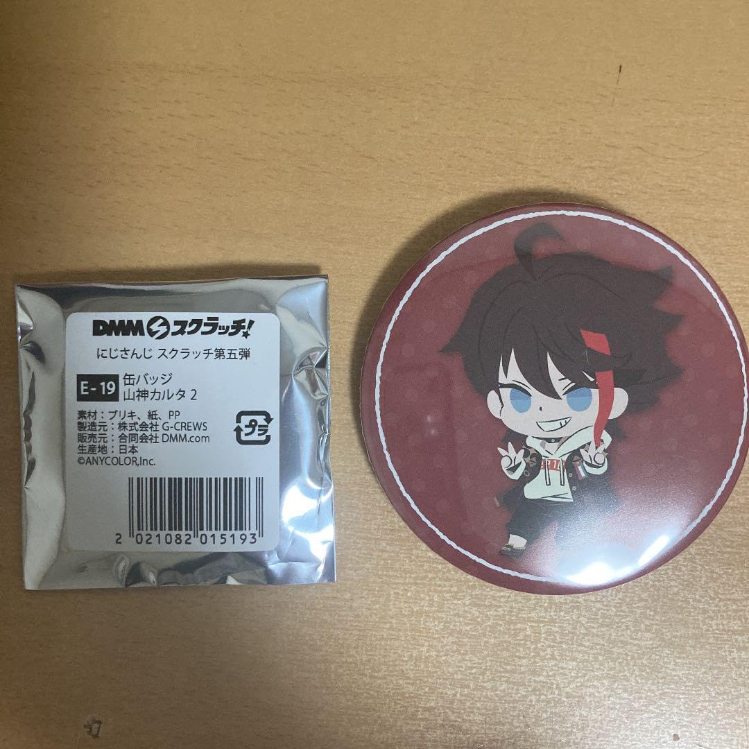 Amazon | 缶バッチ 三枝明那 山神カルタ | バッジ | おもちゃ